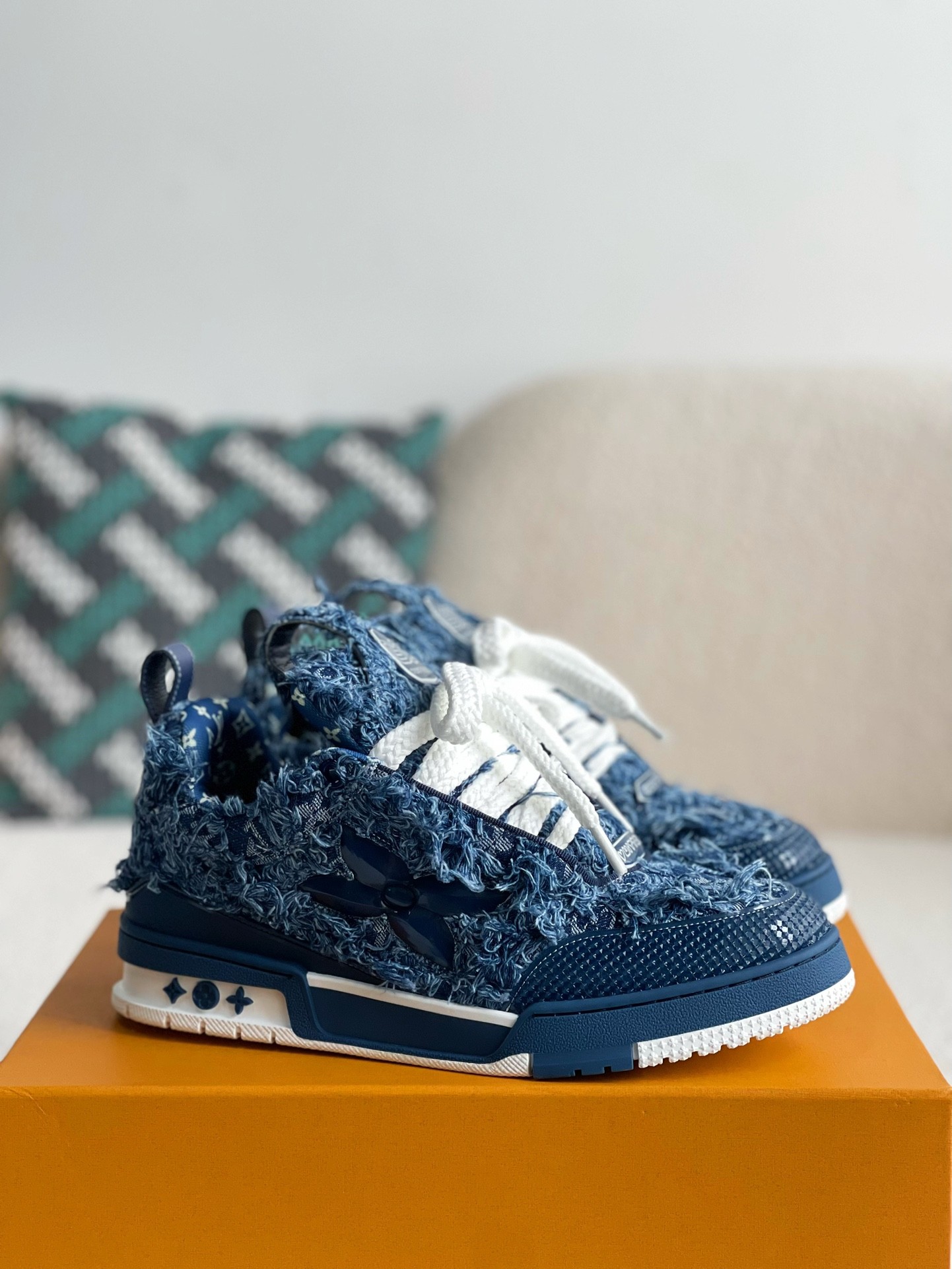 LOUIS VUITTON SNEAKERS