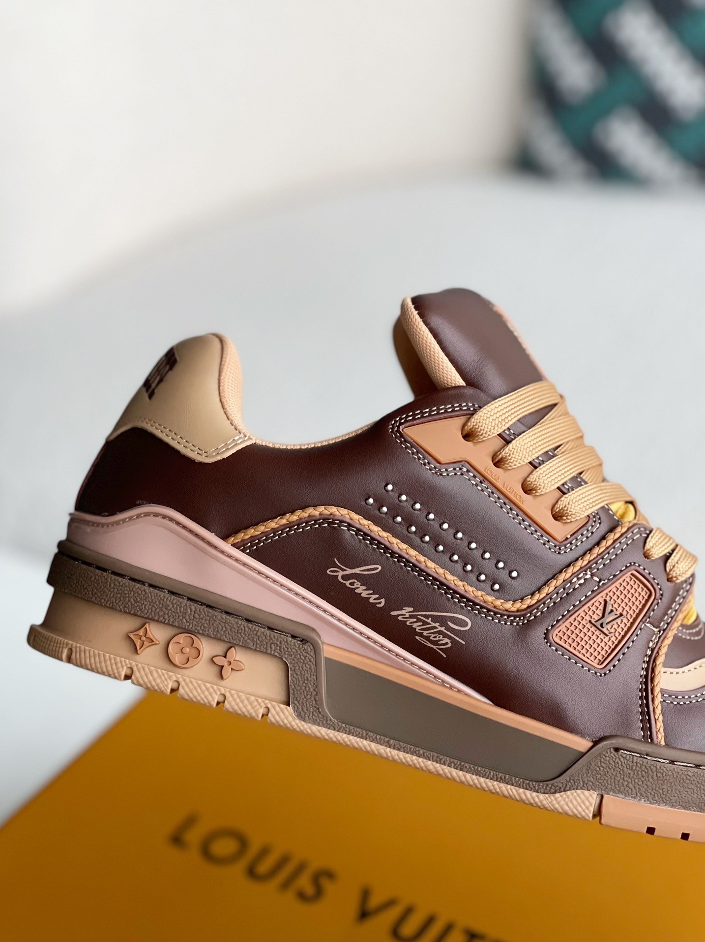 LOUIS VUITTON SNEAKERS