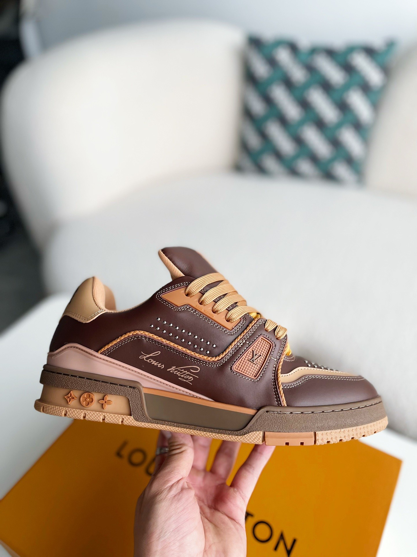 LOUIS VUITTON SNEAKERS