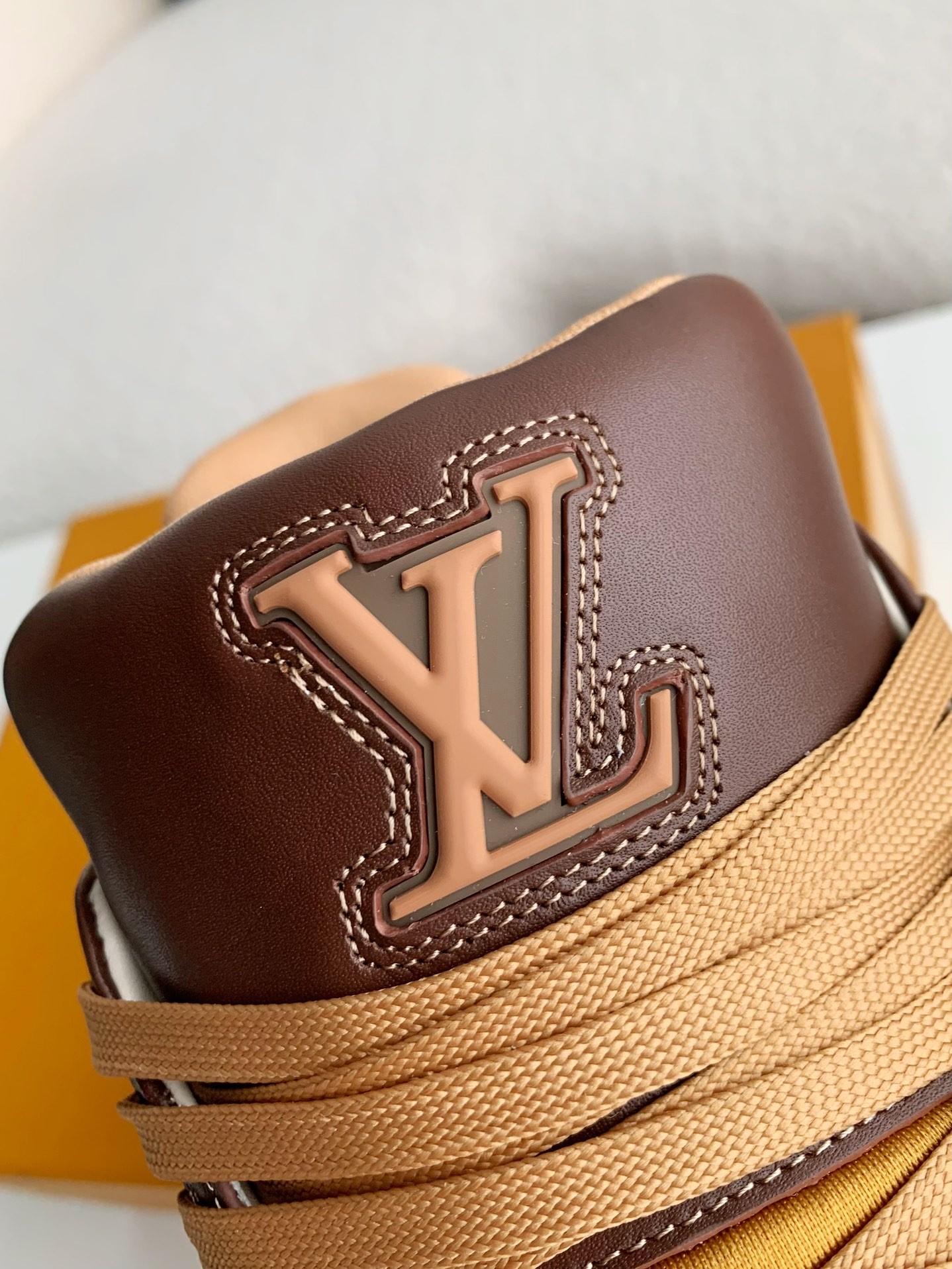 LOUIS VUITTON SNEAKERS