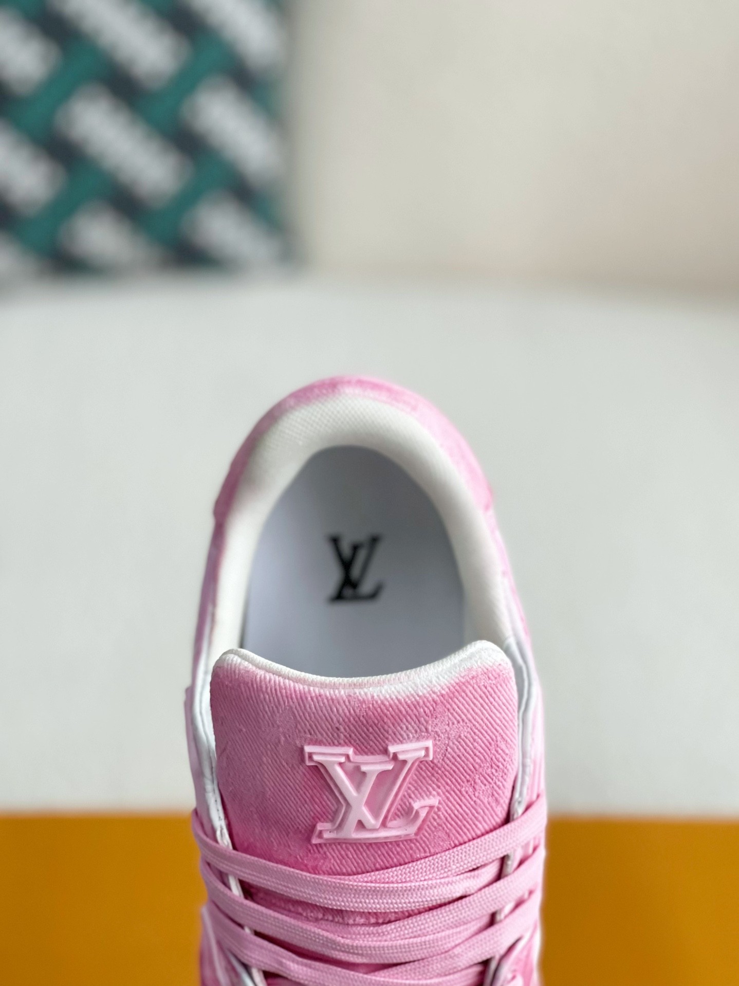 LOUIS VUITTON SNEAKERS