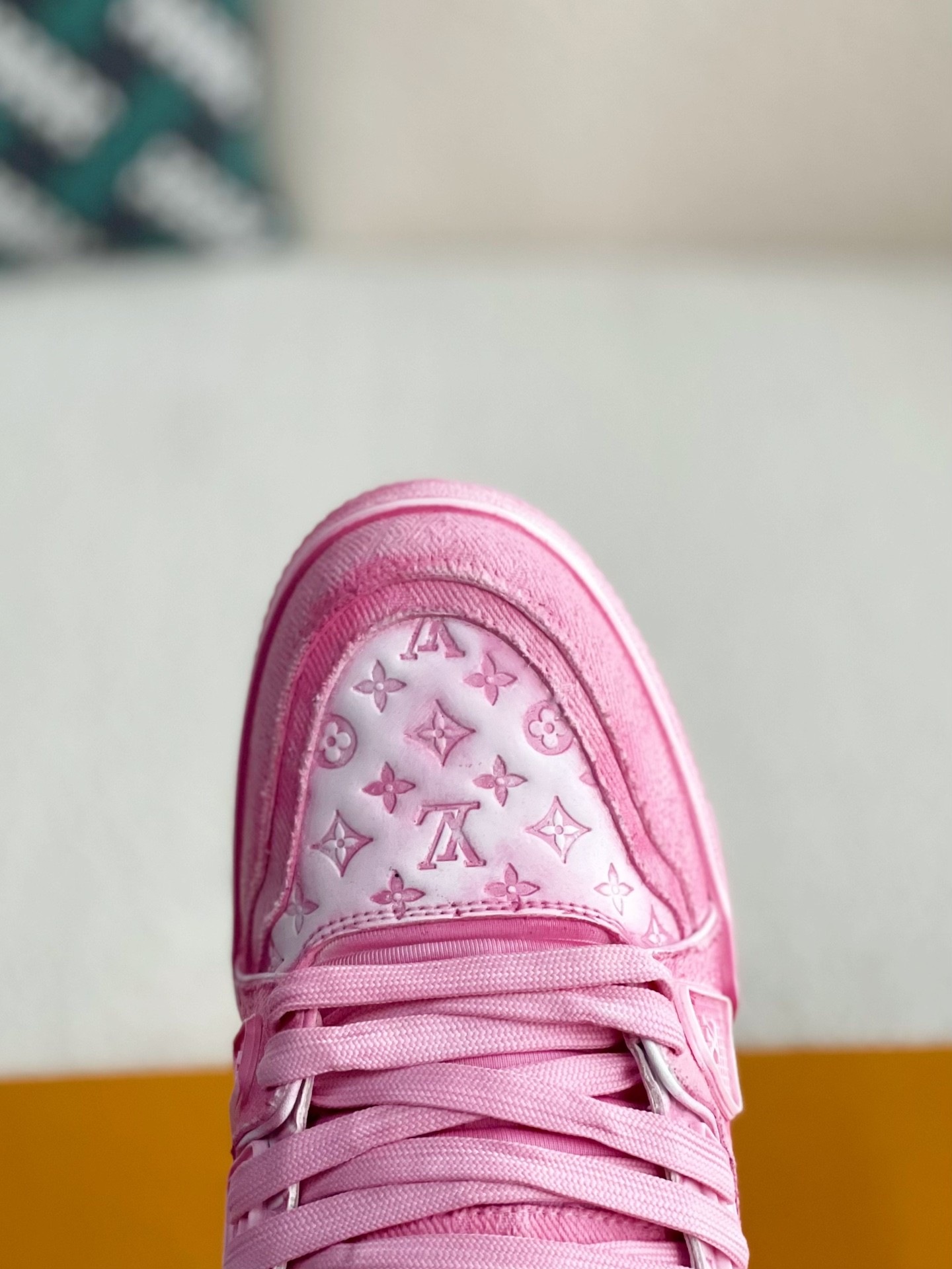 LOUIS VUITTON SNEAKERS