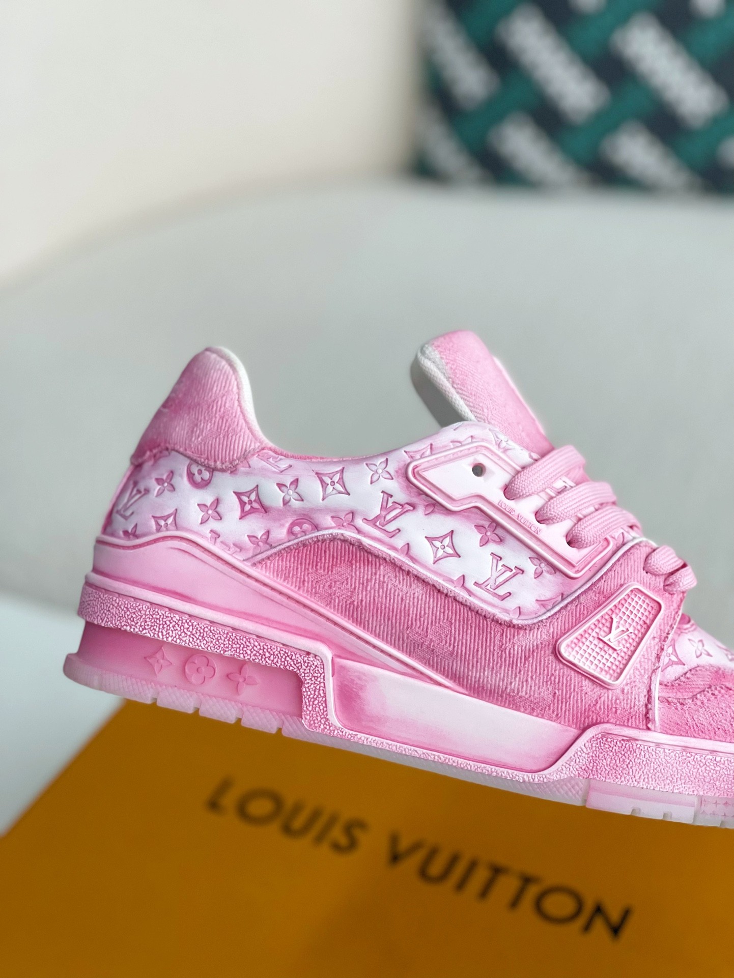 LOUIS VUITTON SNEAKERS