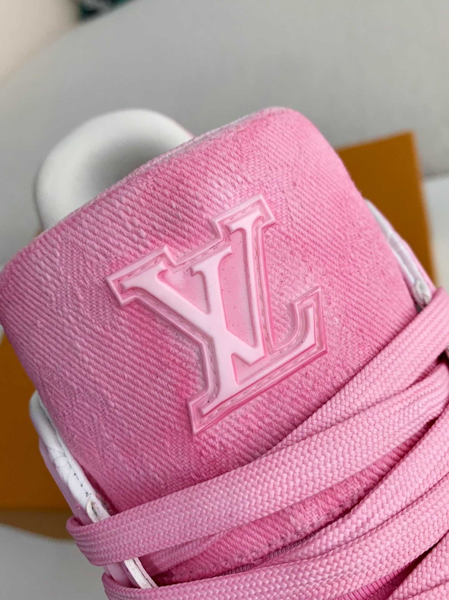 LOUIS VUITTON SNEAKERS