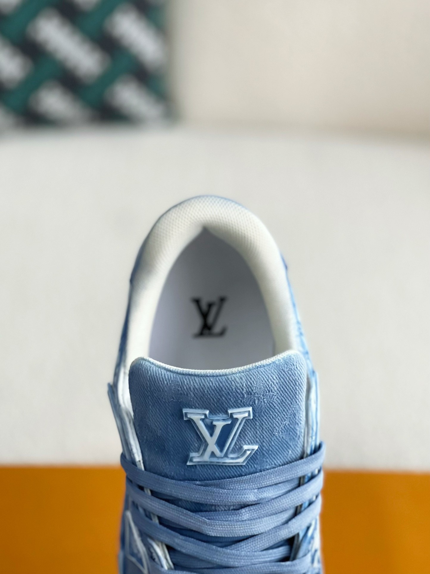 LOUIS VUITTON SNEAKERS