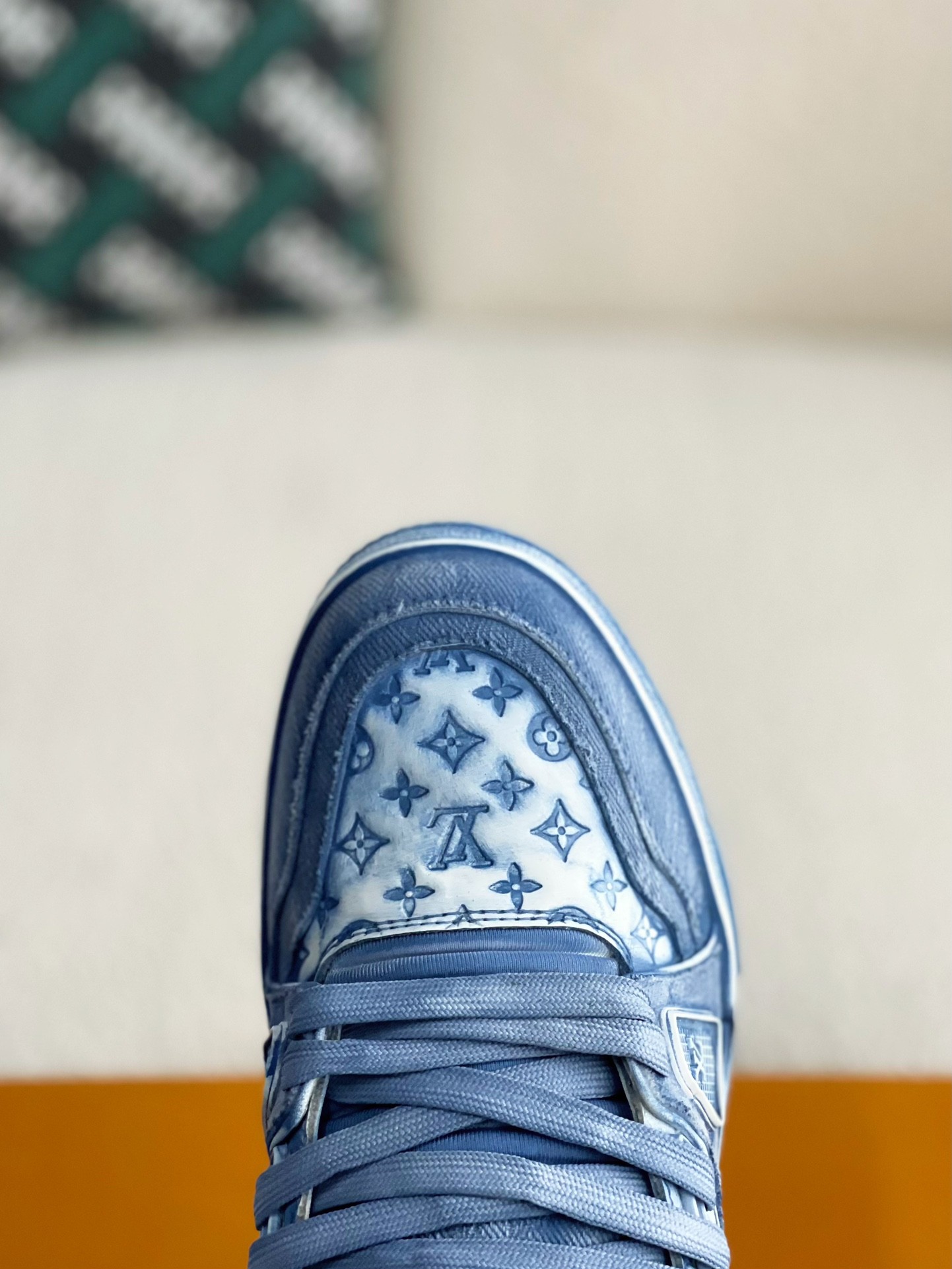 LOUIS VUITTON SNEAKERS