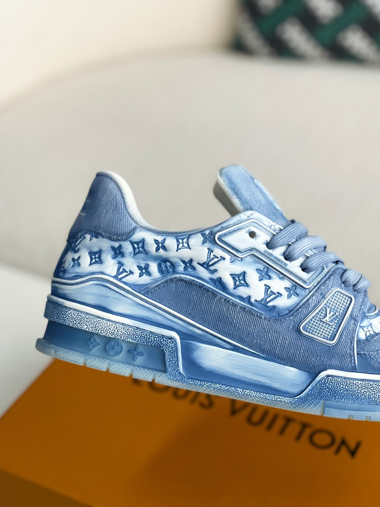 LOUIS VUITTON SNEAKERS