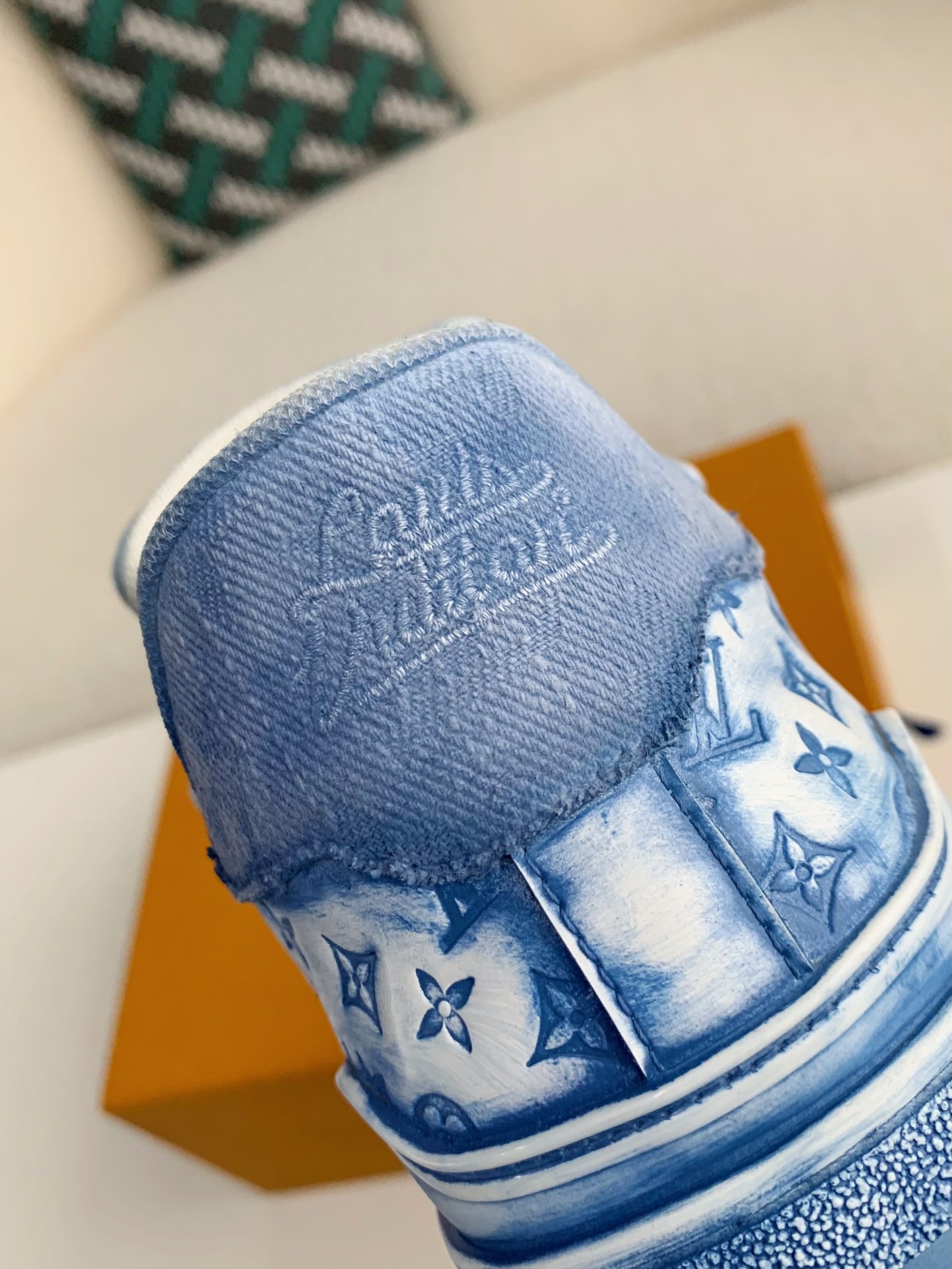 LOUIS VUITTON SNEAKERS