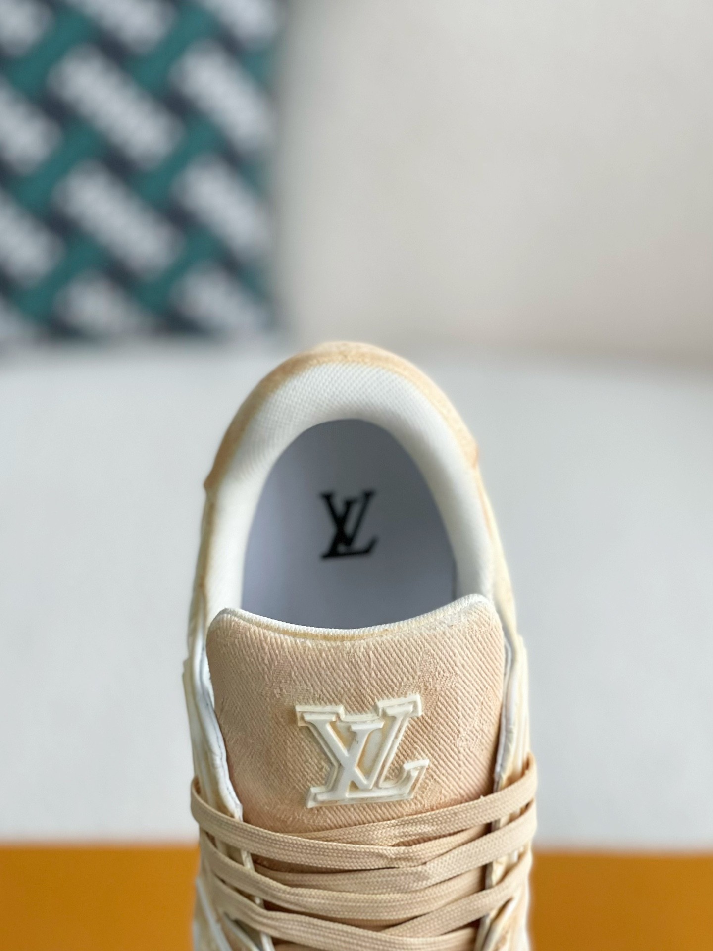 LOUIS VUITTON SNEAKERS