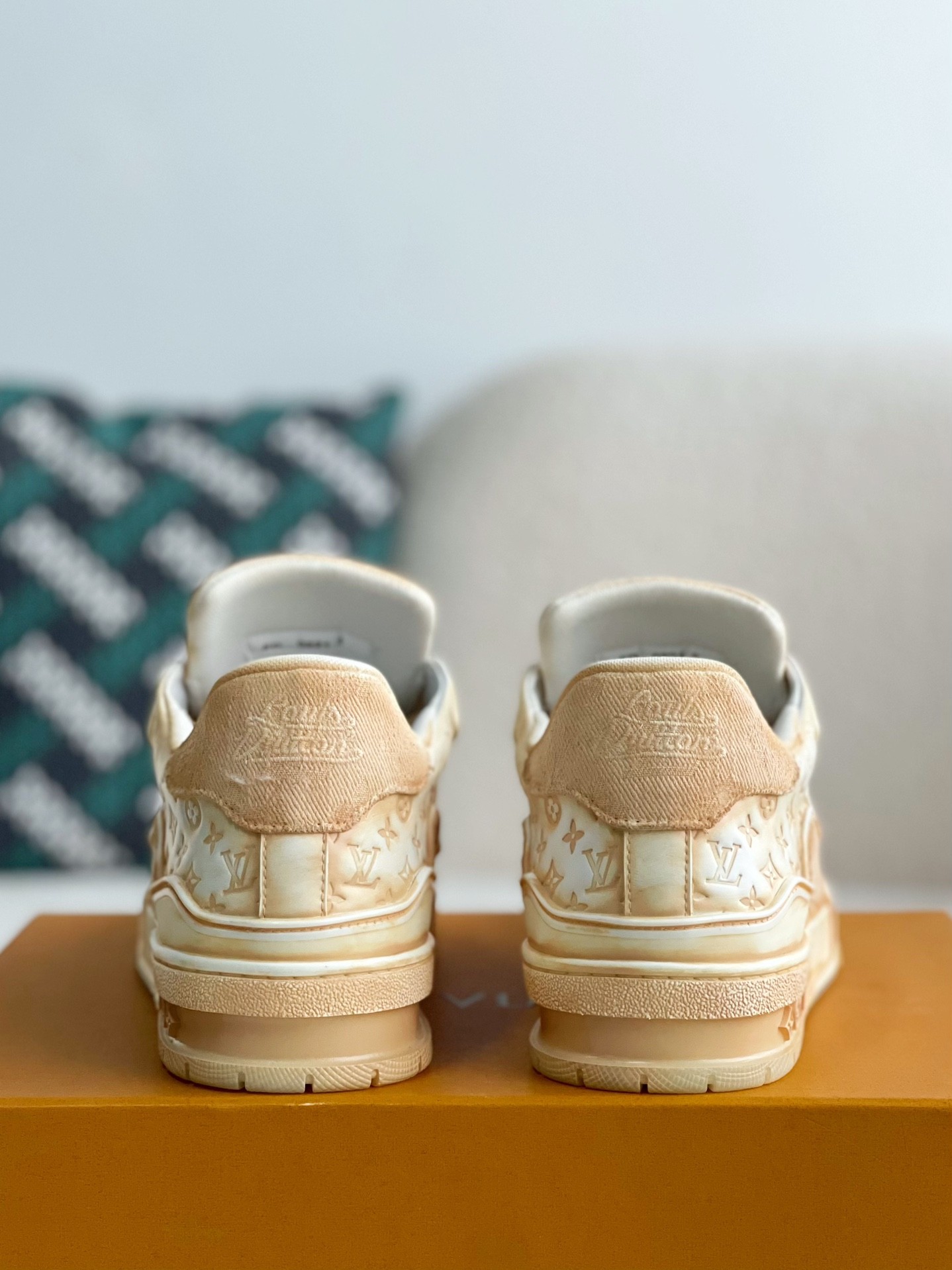 LOUIS VUITTON SNEAKERS