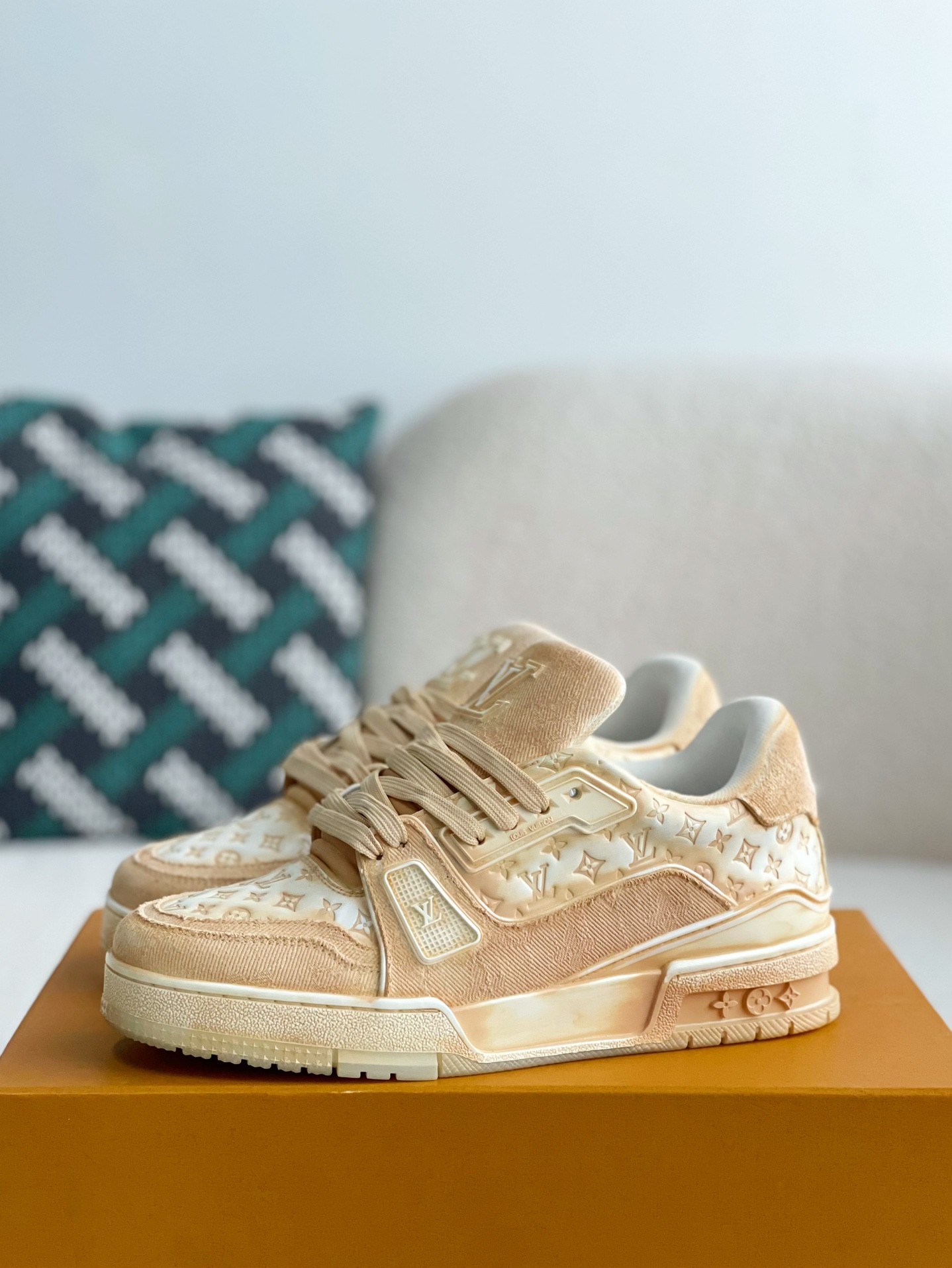 LOUIS VUITTON SNEAKERS