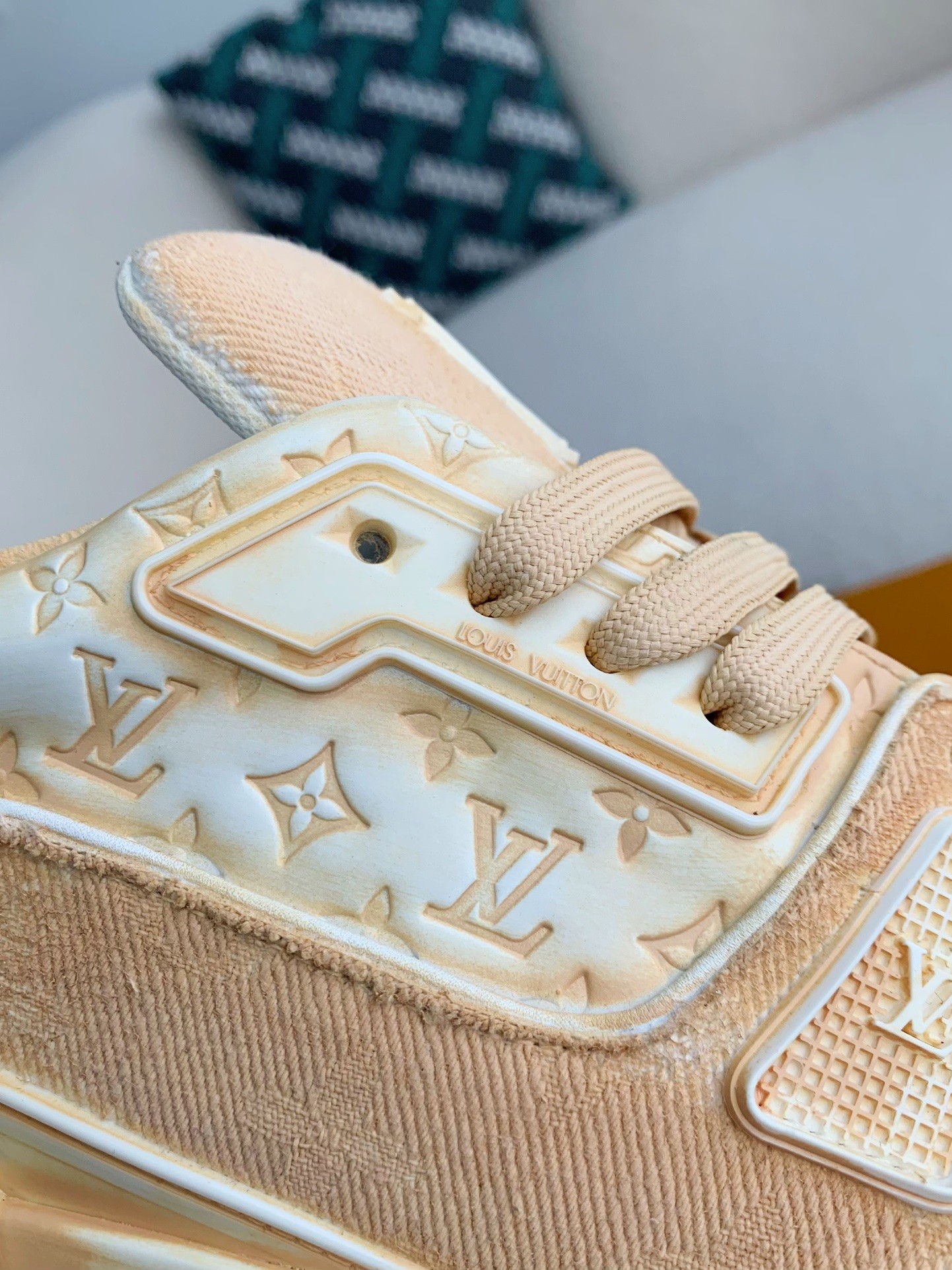 LOUIS VUITTON SNEAKERS