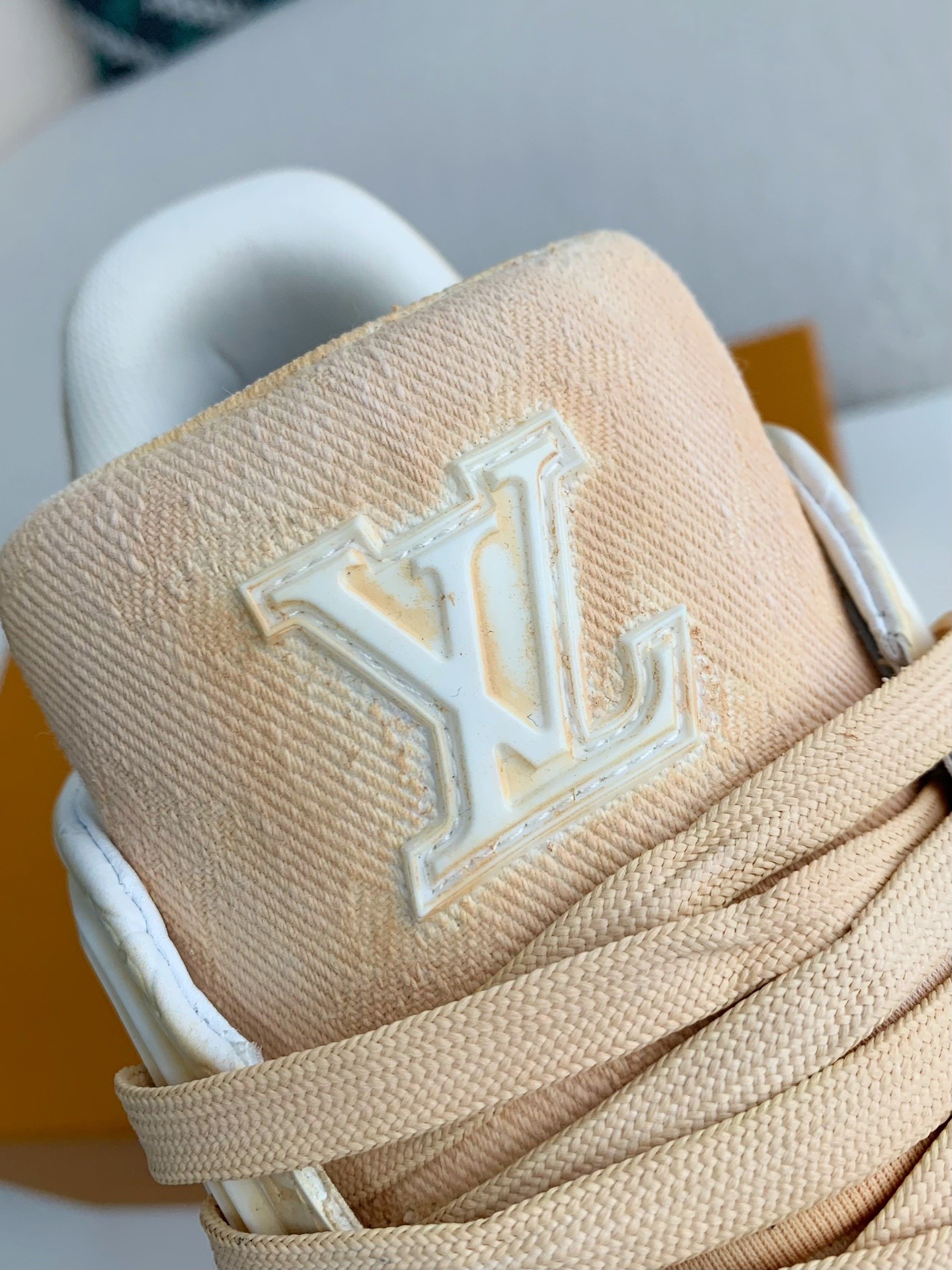 LOUIS VUITTON SNEAKERS