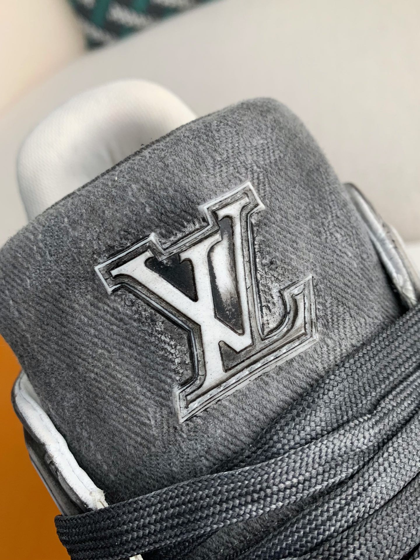 LOUIS VUITTON SNEAKERS