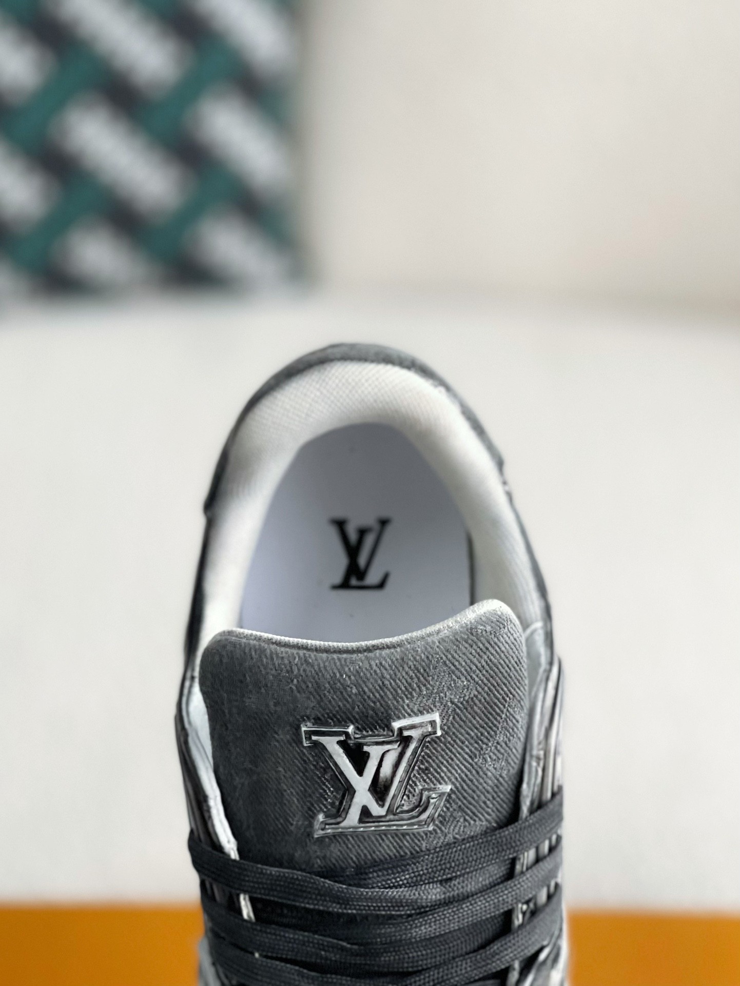 LOUIS VUITTON SNEAKERS