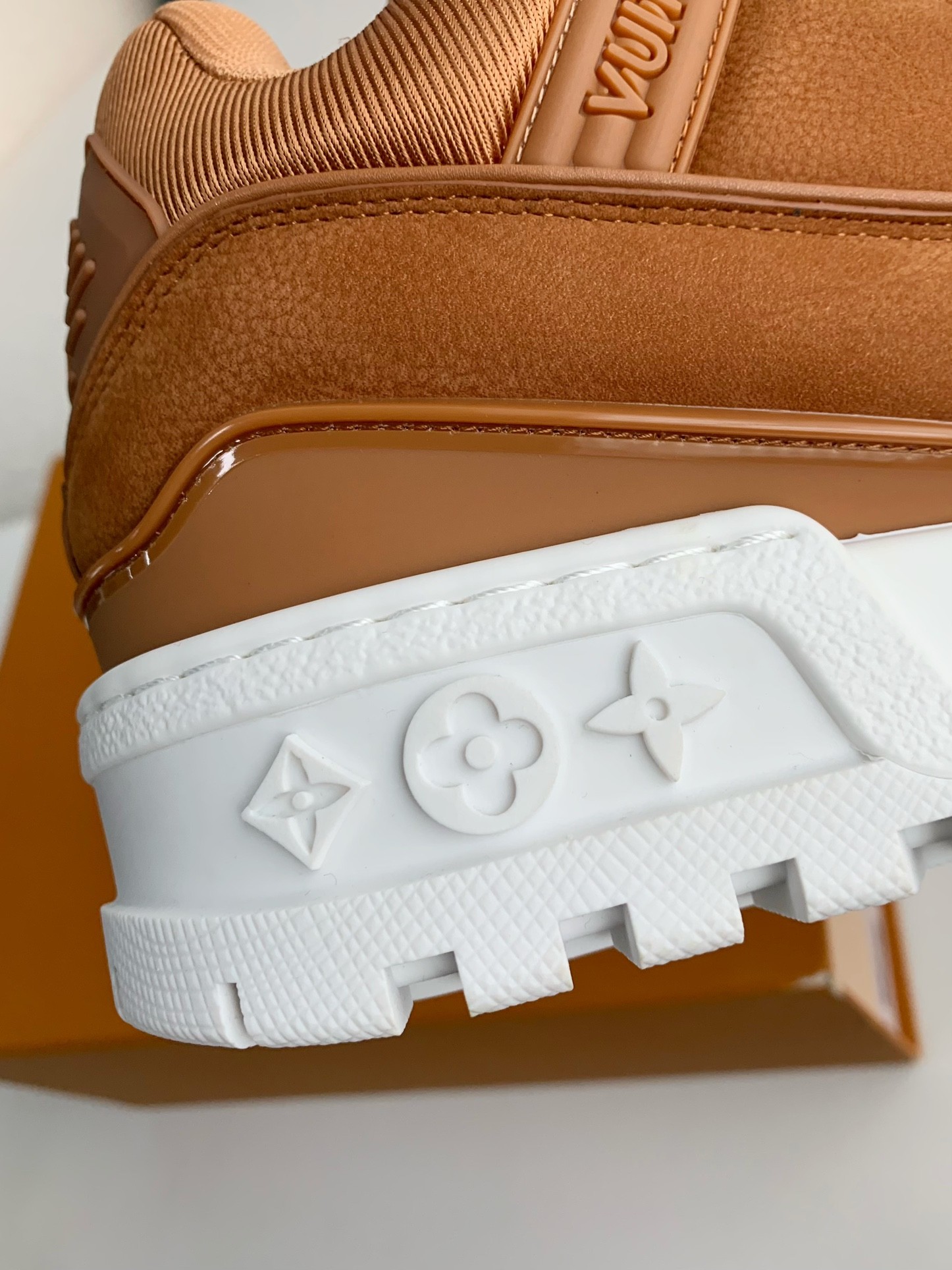 LOUIS VUITTON TRAINER SNEAKERS