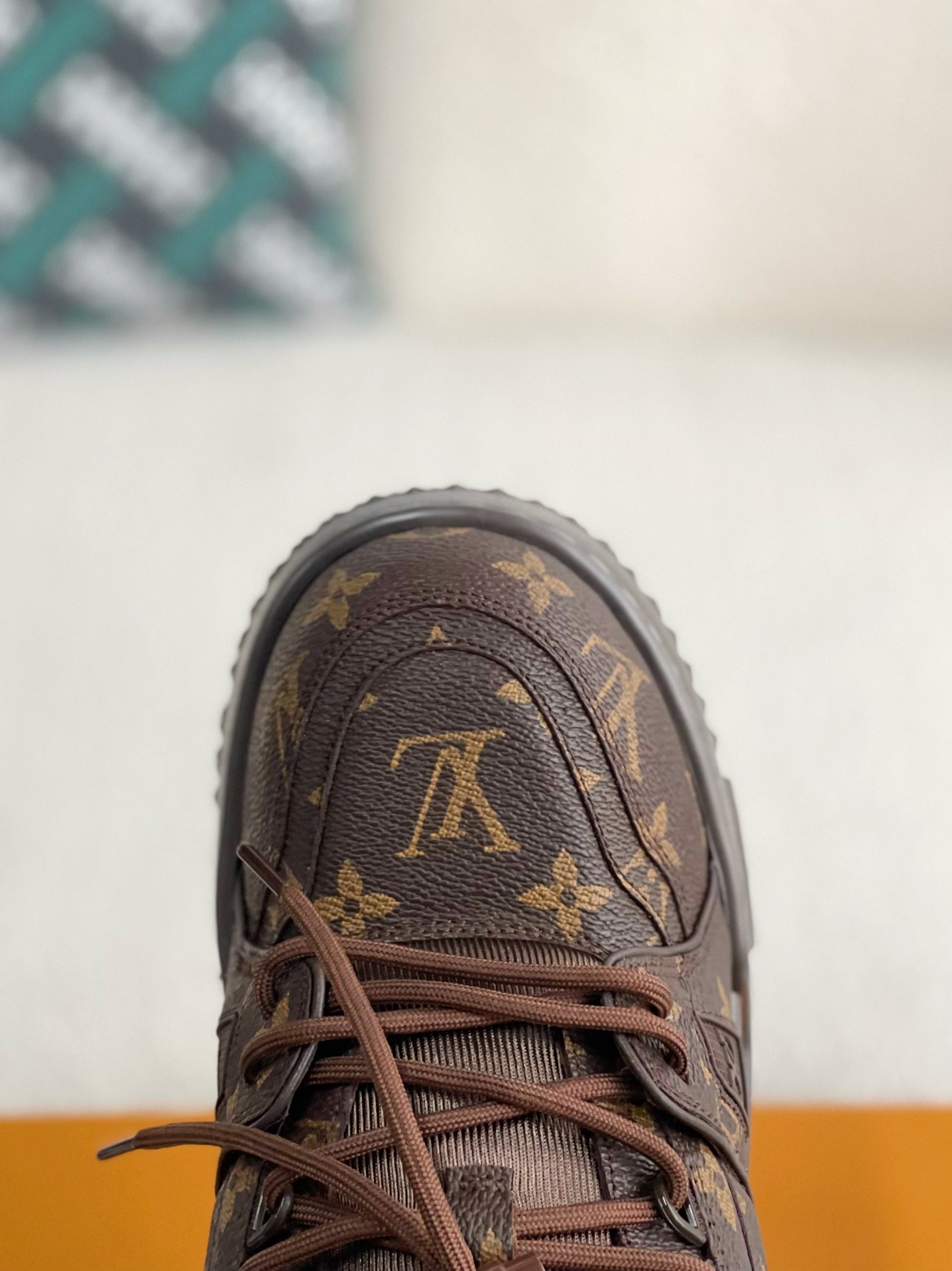 LOUIS VUITTON SNEAKERS