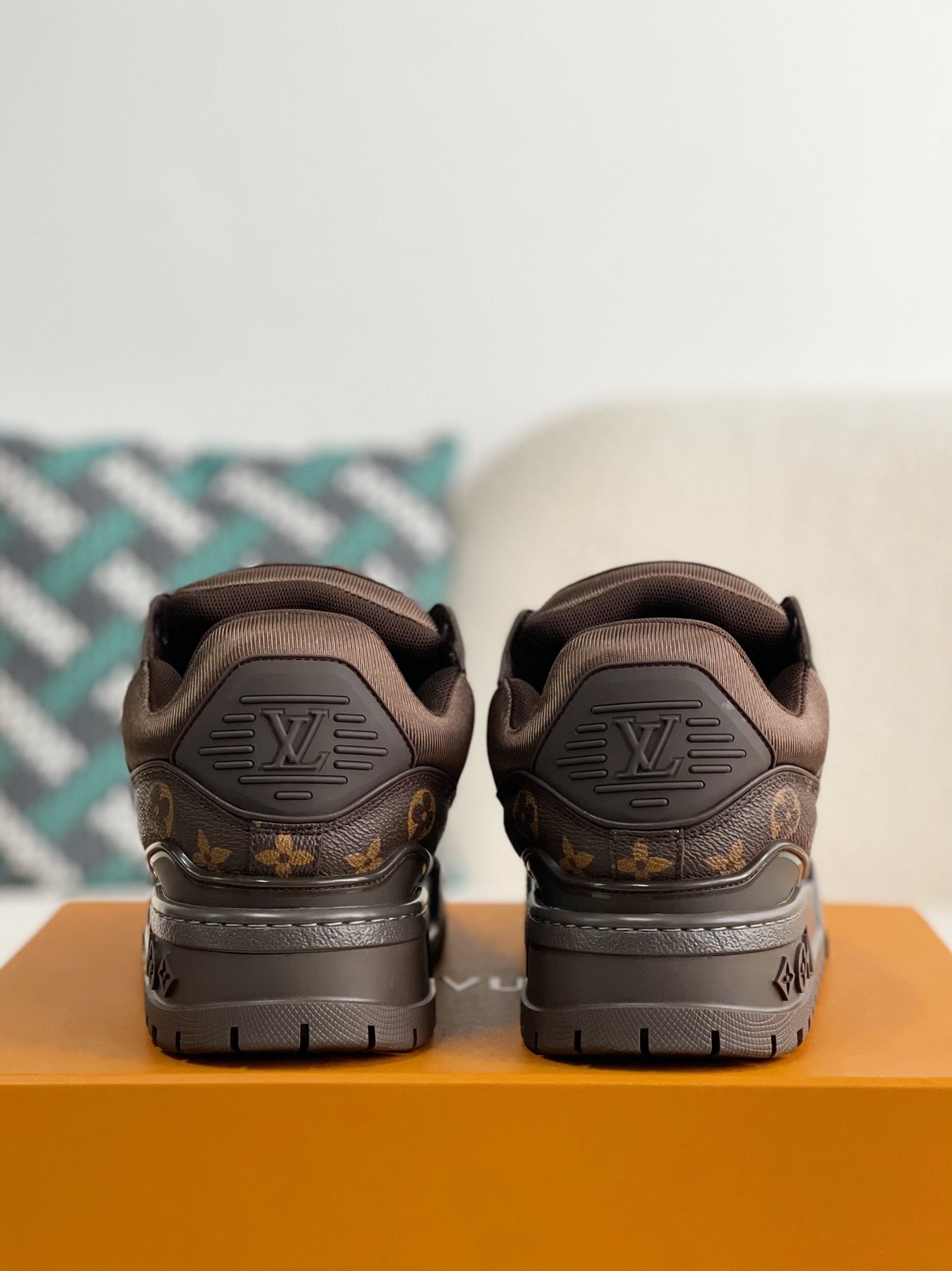 LOUIS VUITTON SNEAKERS