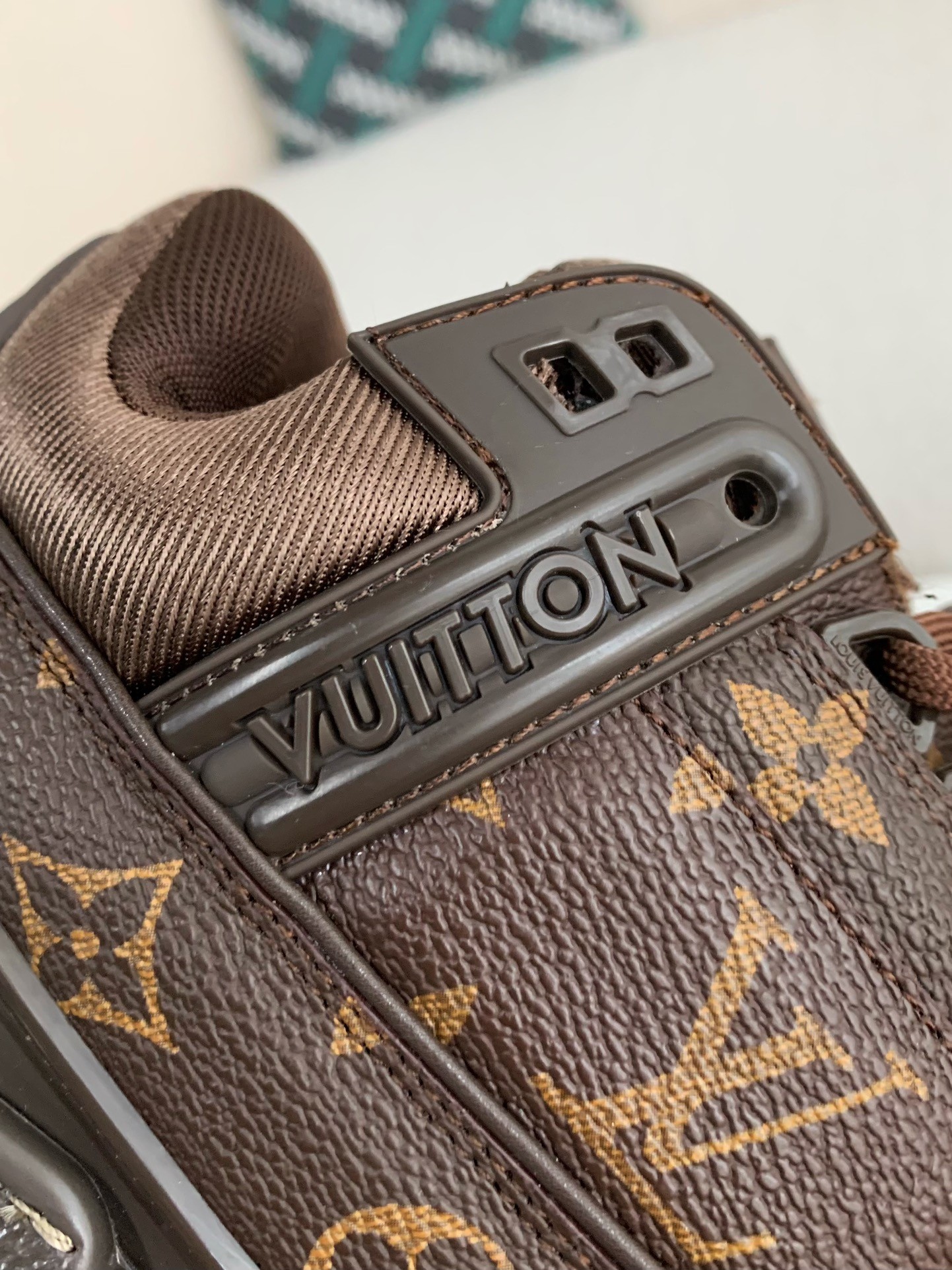 LOUIS VUITTON SNEAKERS