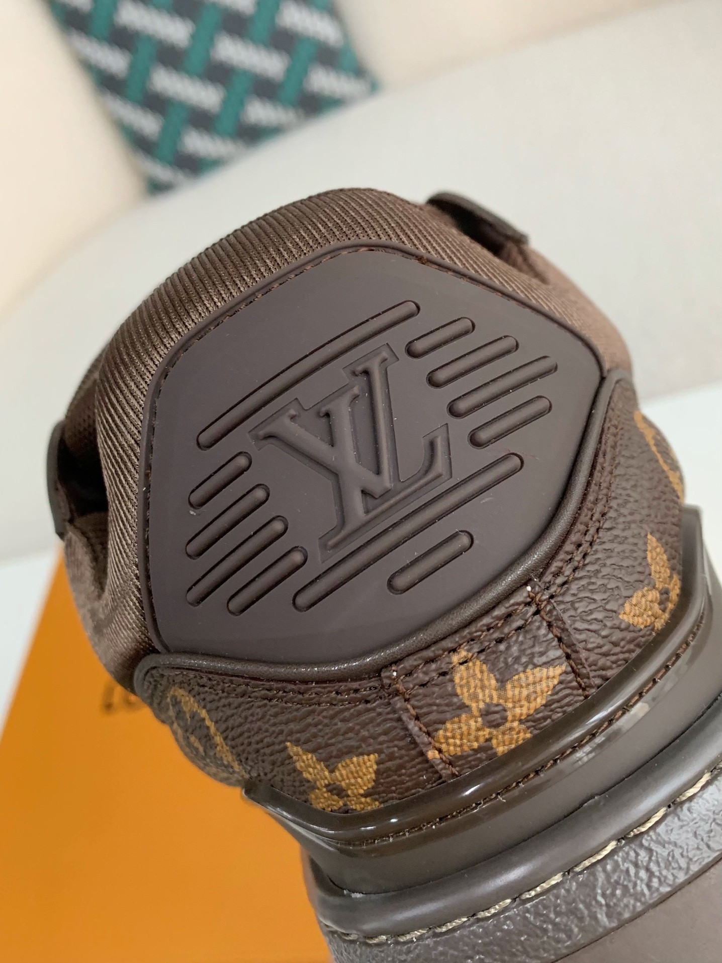 LOUIS VUITTON SNEAKERS