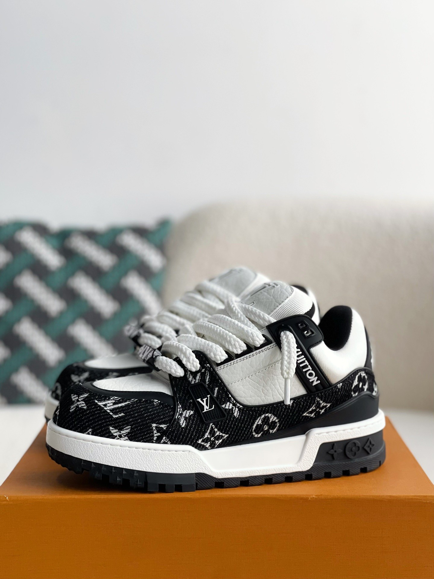 LOUIS VUITTON TRAINER 2023Show style Sneakers