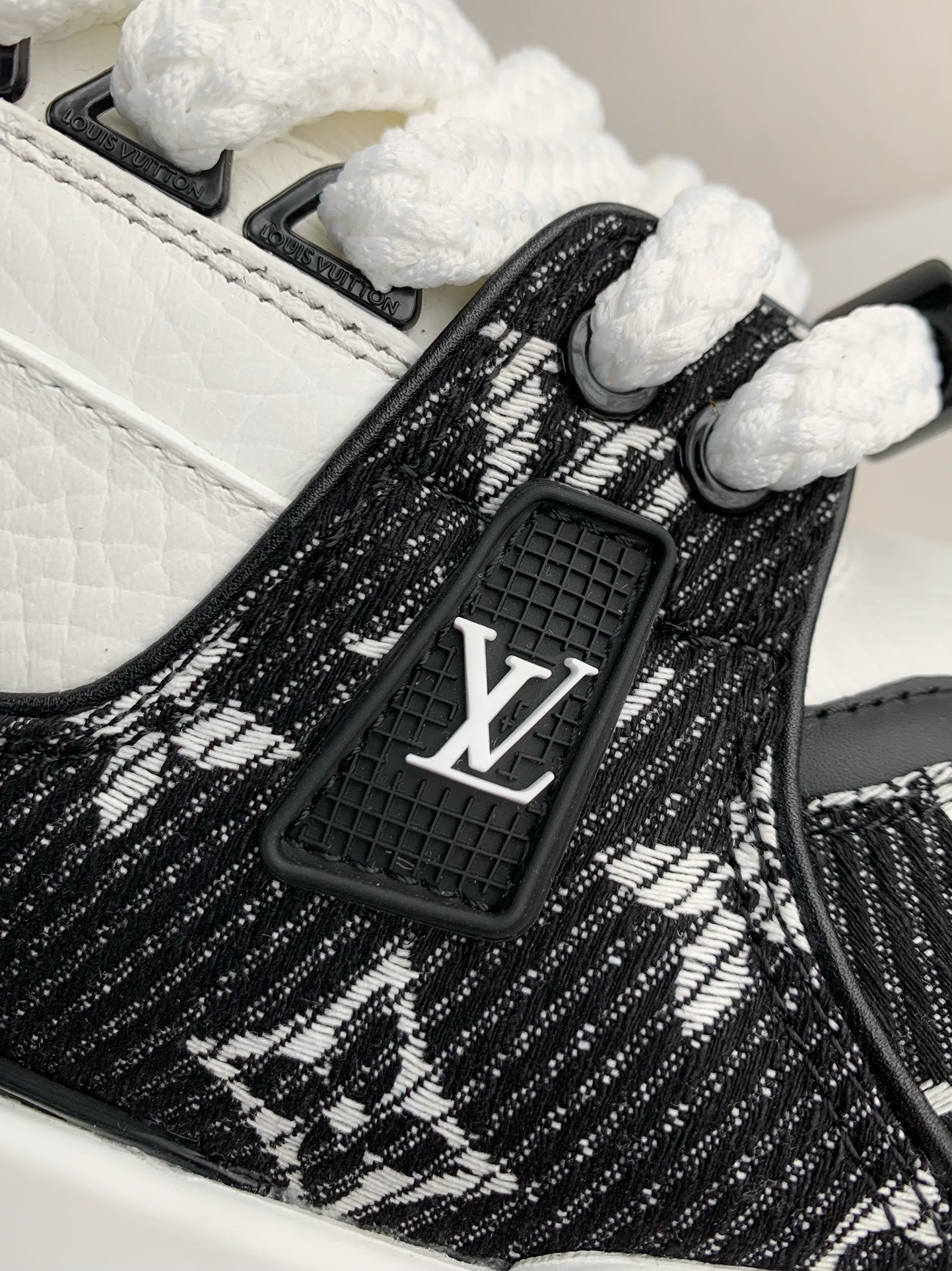 LOUIS VUITTON TRAINER 2023Show style Sneakers