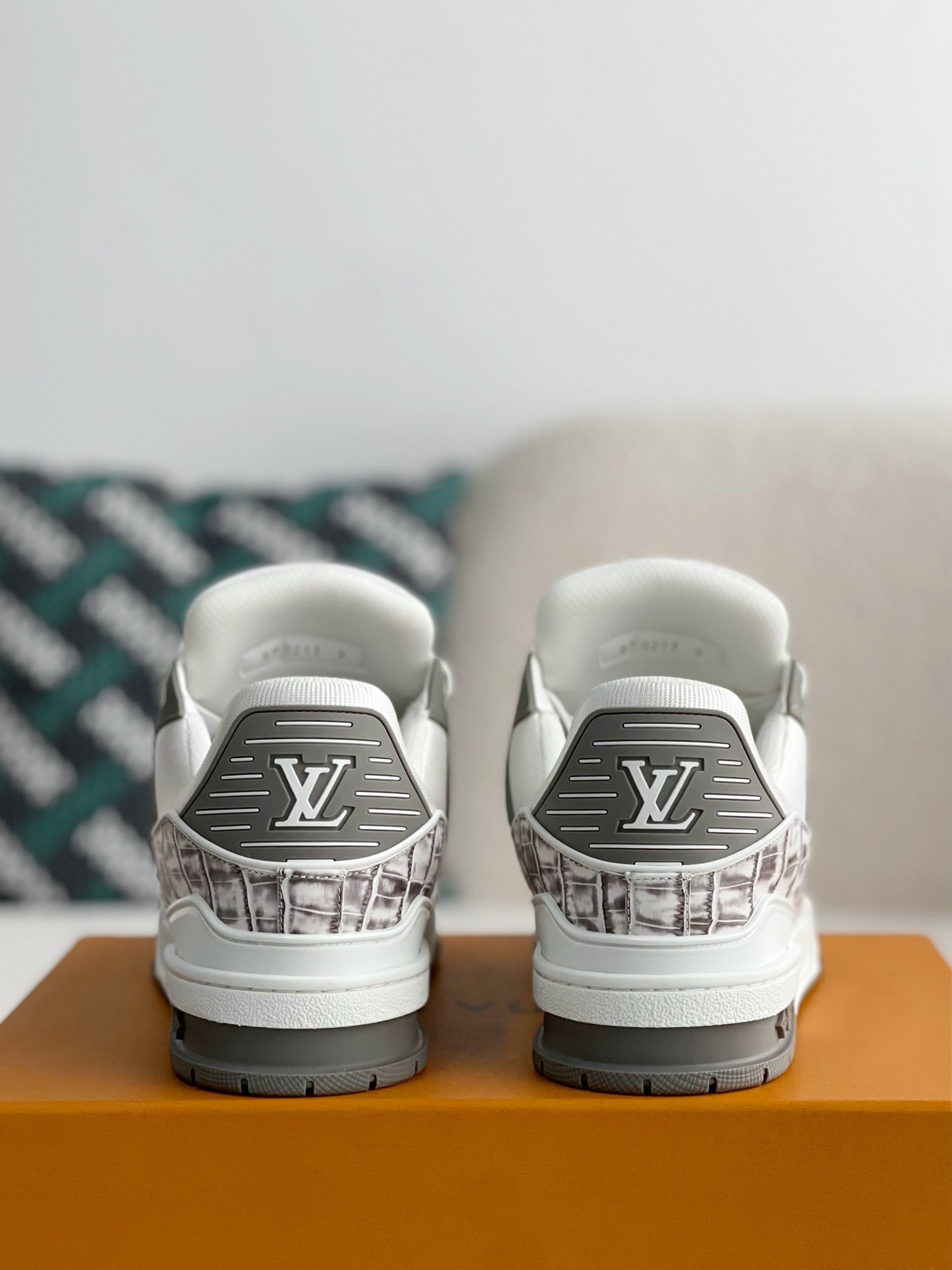 LOUIS VUITTON SNEAKERS