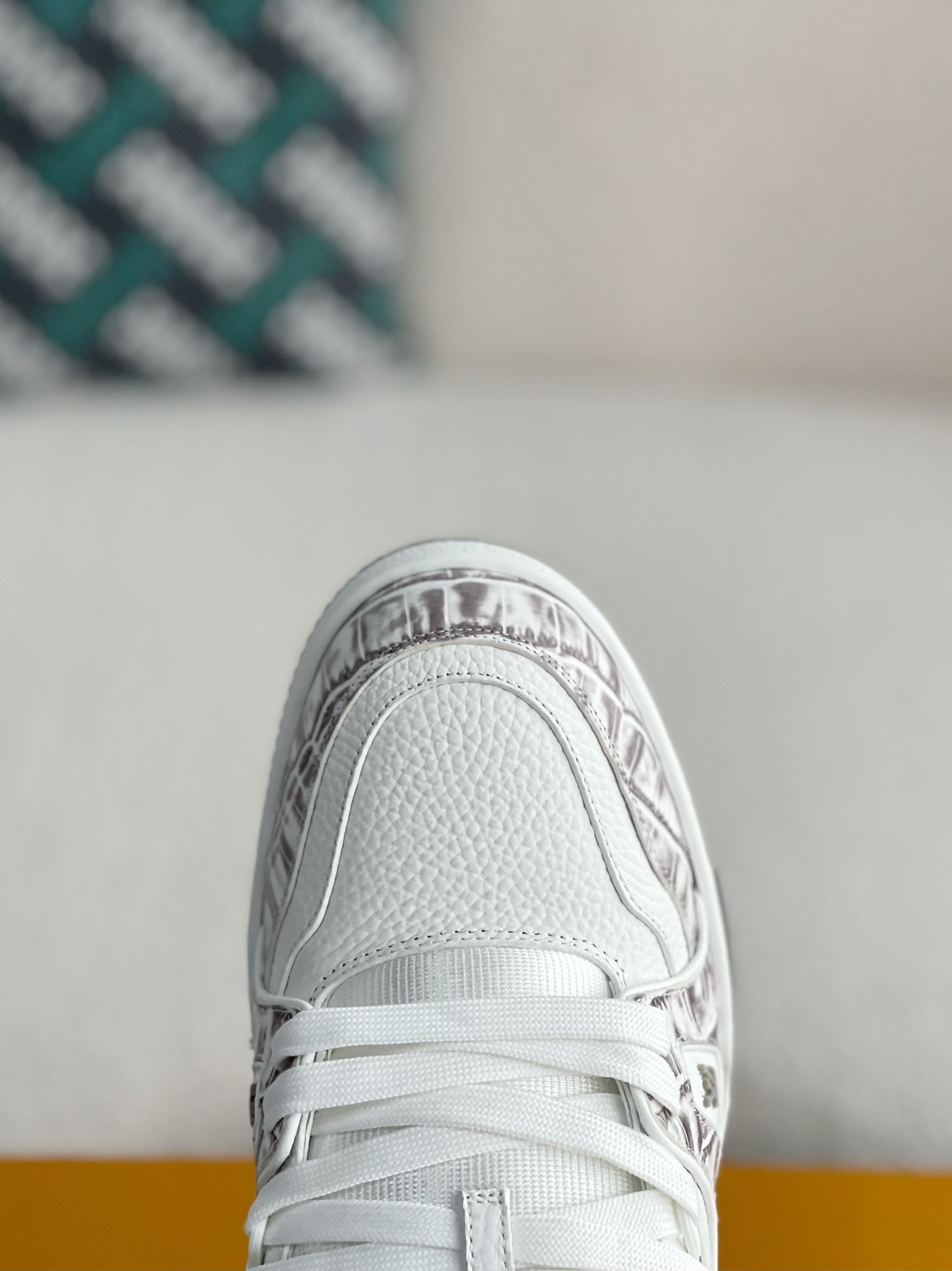 LOUIS VUITTON SNEAKERS