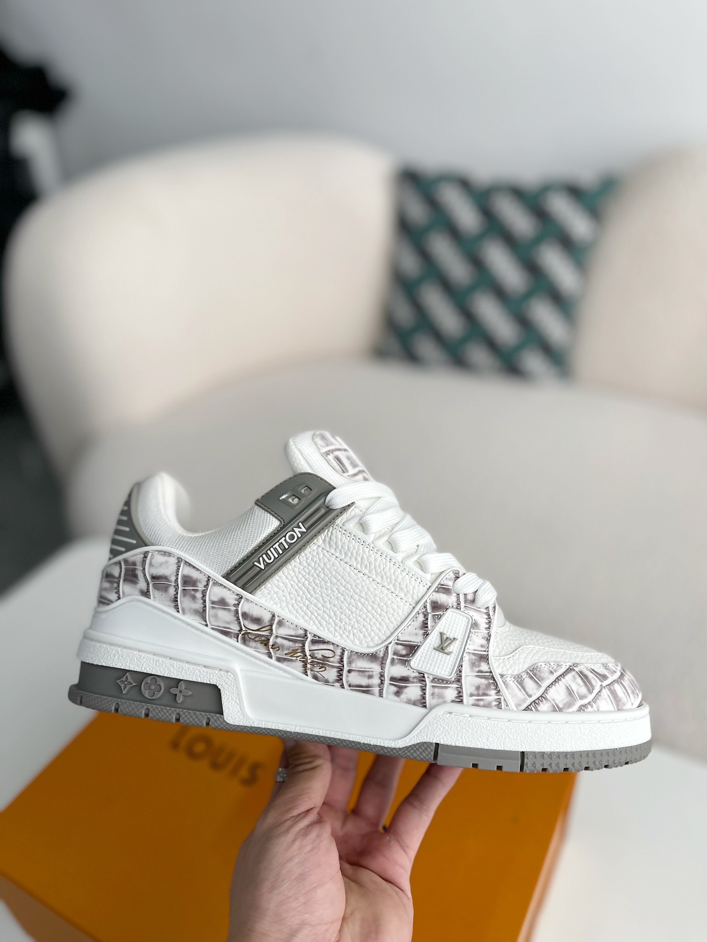 LOUIS VUITTON SNEAKERS