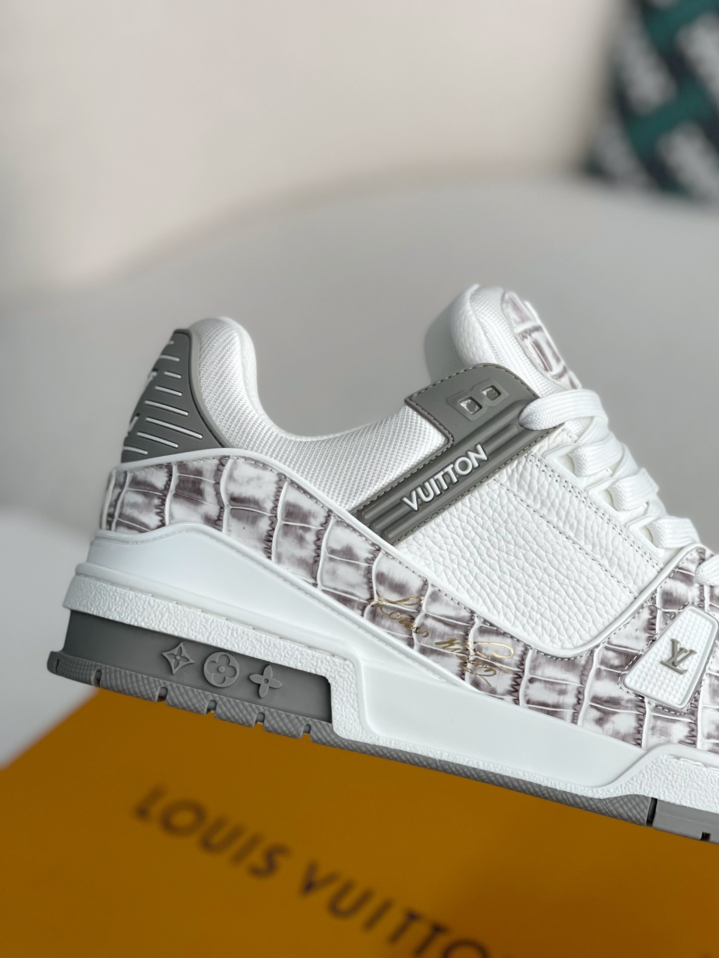 LOUIS VUITTON SNEAKERS