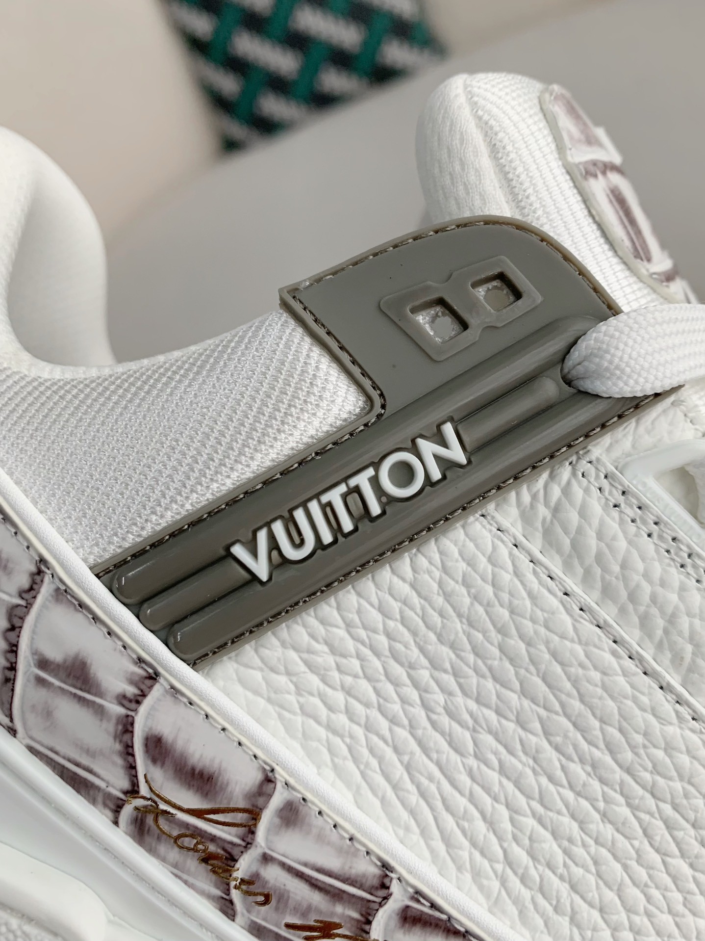 LOUIS VUITTON SNEAKERS