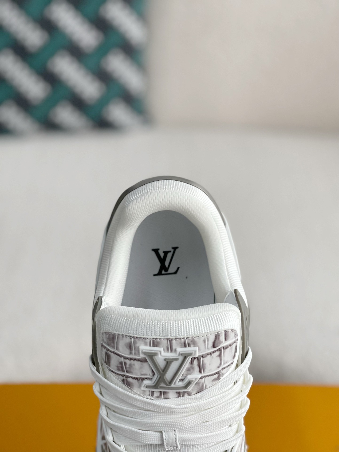 LOUIS VUITTON SNEAKERS