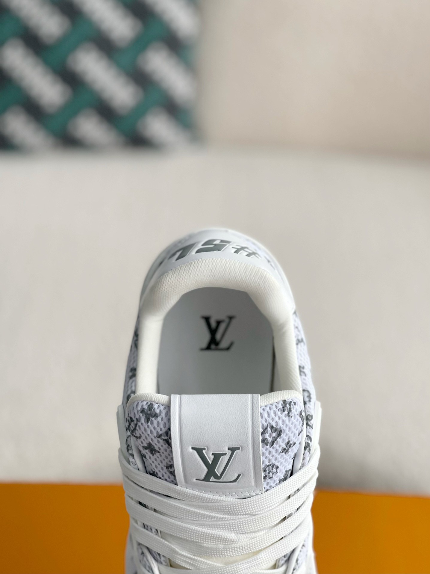 LOUIS VUITTON SNEAKERS