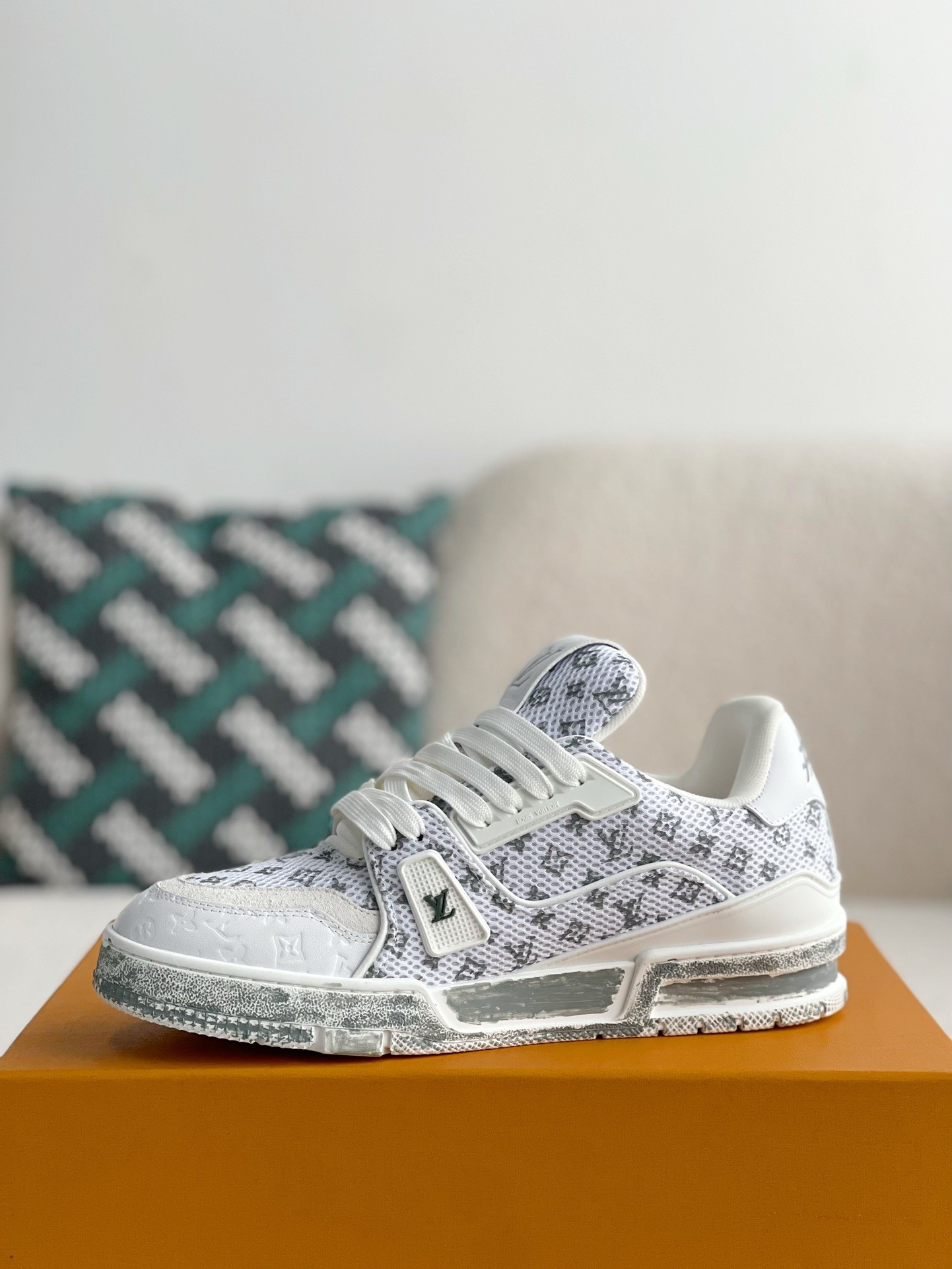 LOUIS VUITTON SNEAKERS