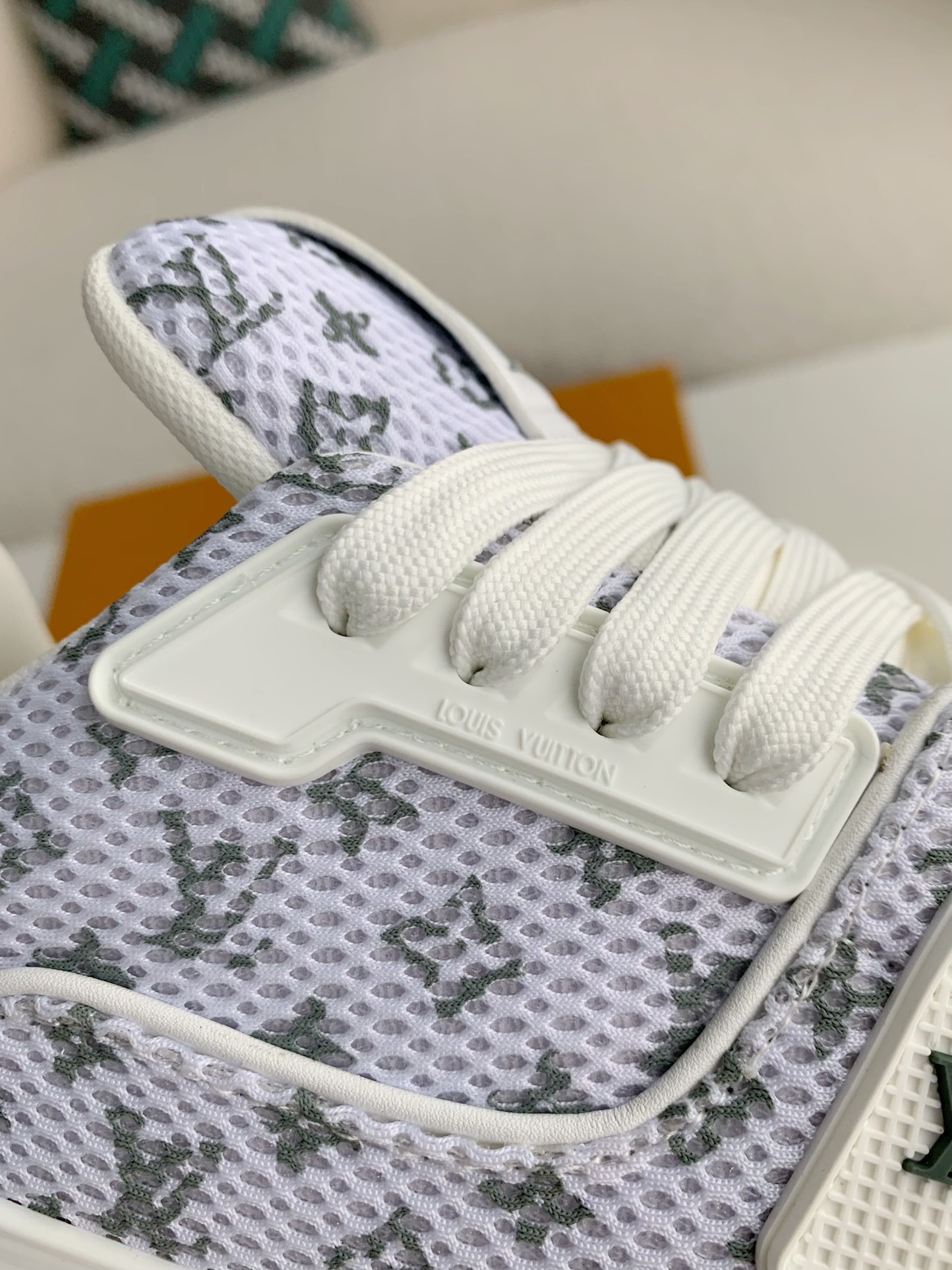 LOUIS VUITTON SNEAKERS