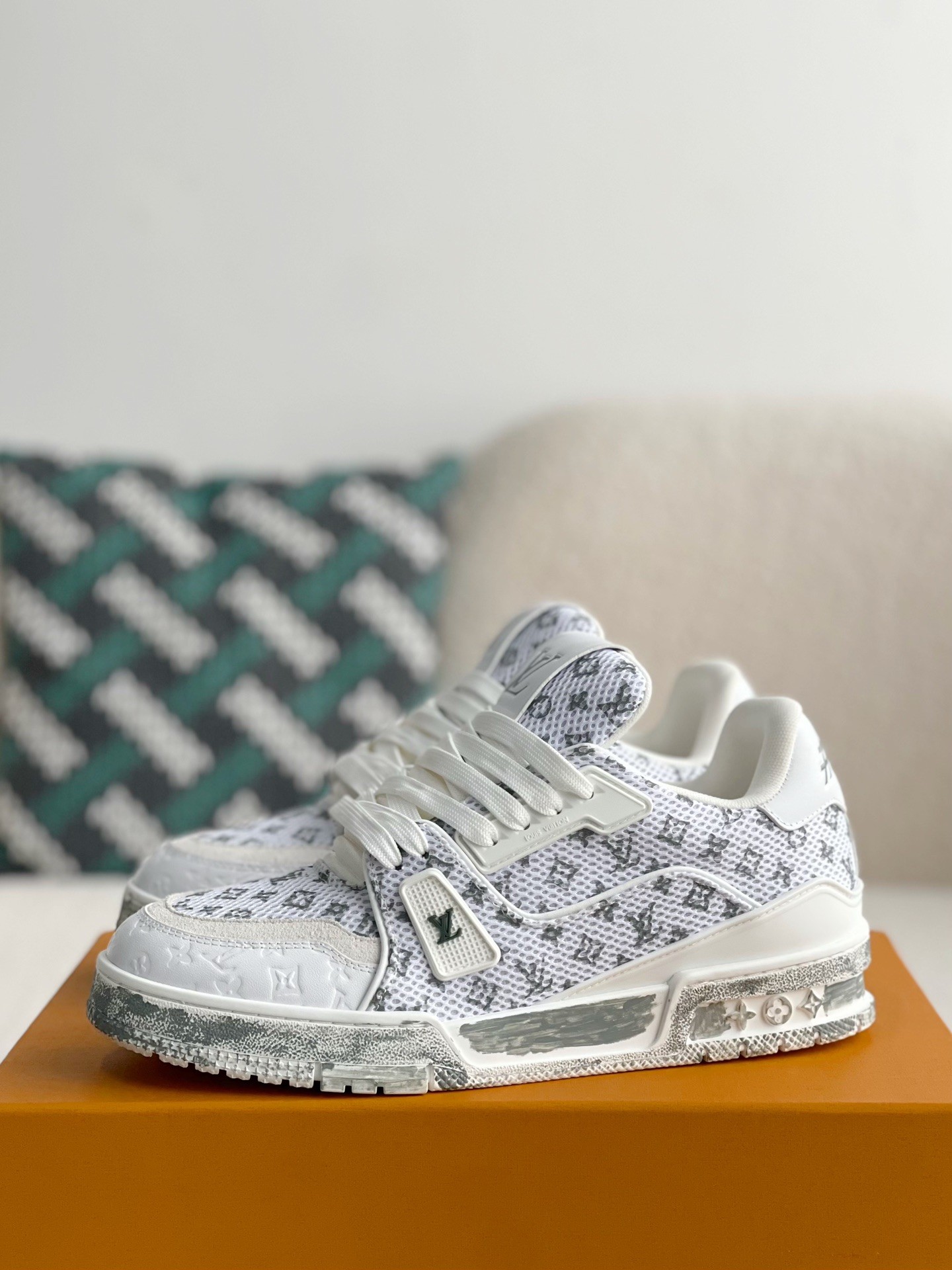 LOUIS VUITTON SNEAKERS