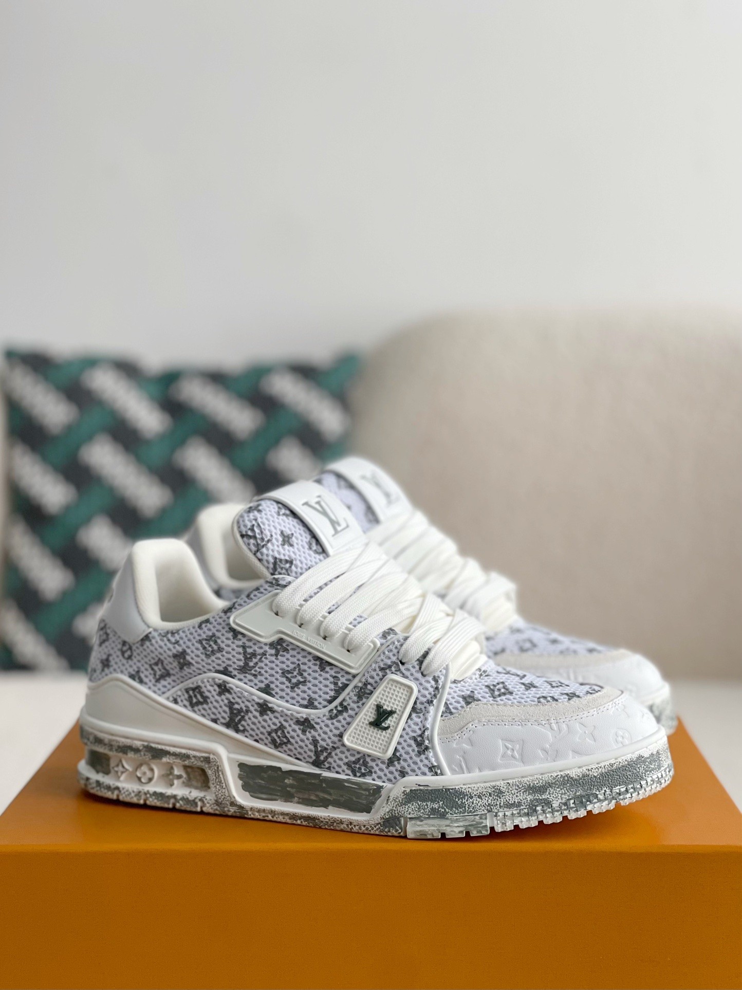 LOUIS VUITTON SNEAKERS