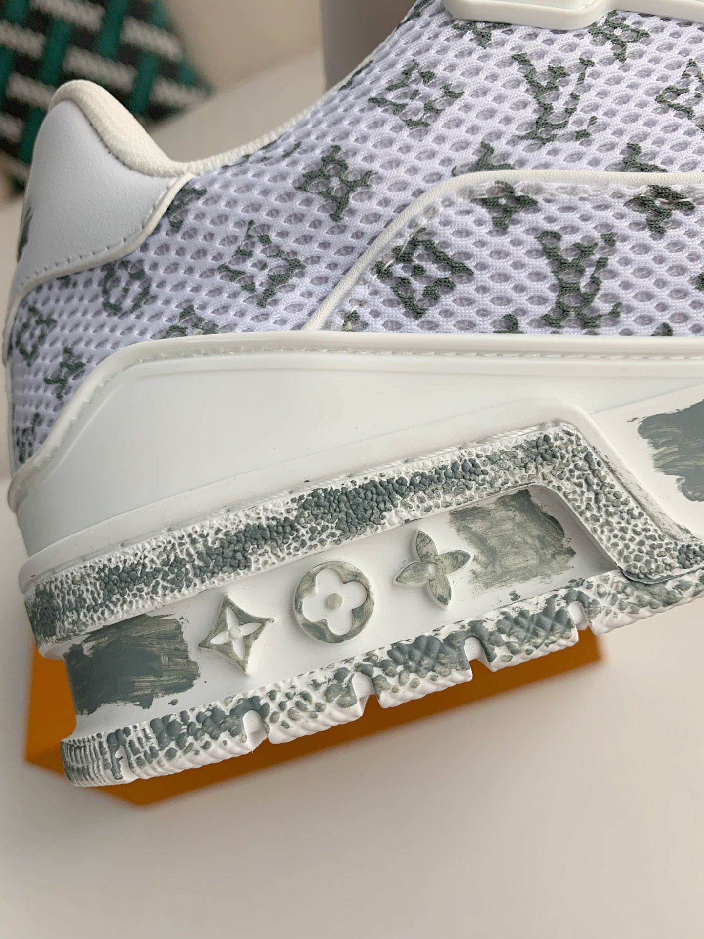 LOUIS VUITTON SNEAKERS