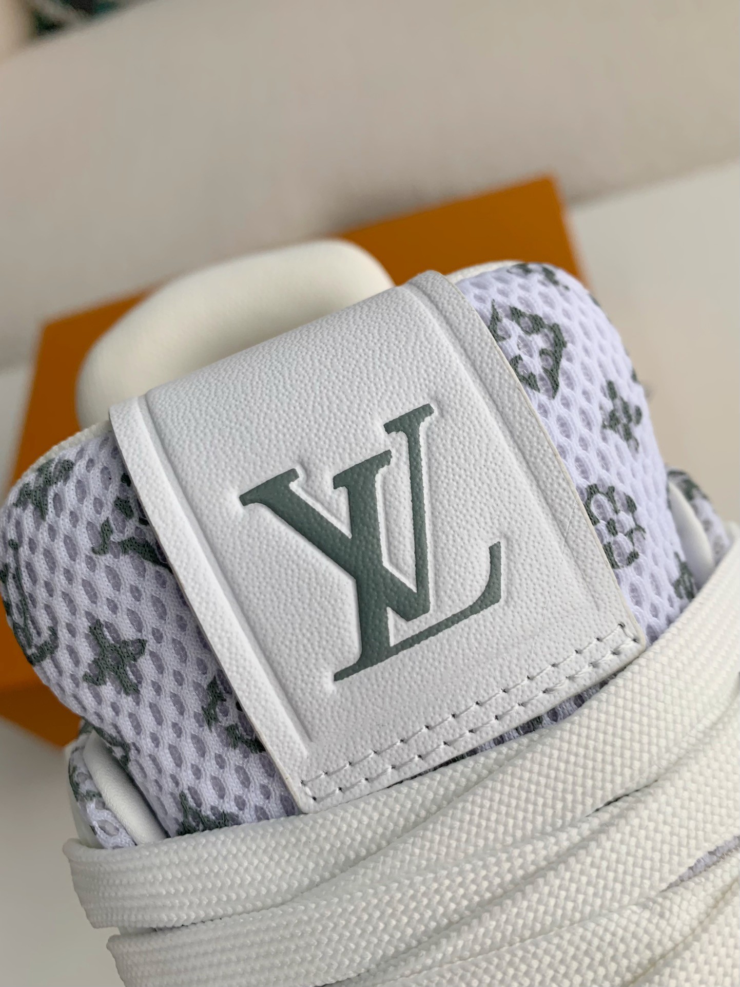 LOUIS VUITTON SNEAKERS