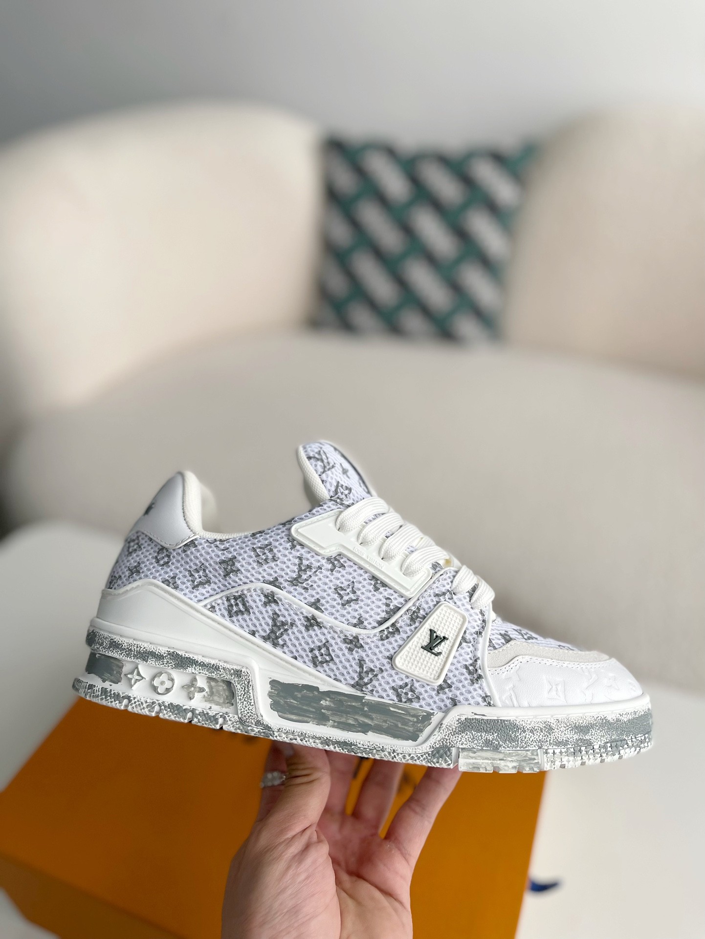 LOUIS VUITTON SNEAKERS