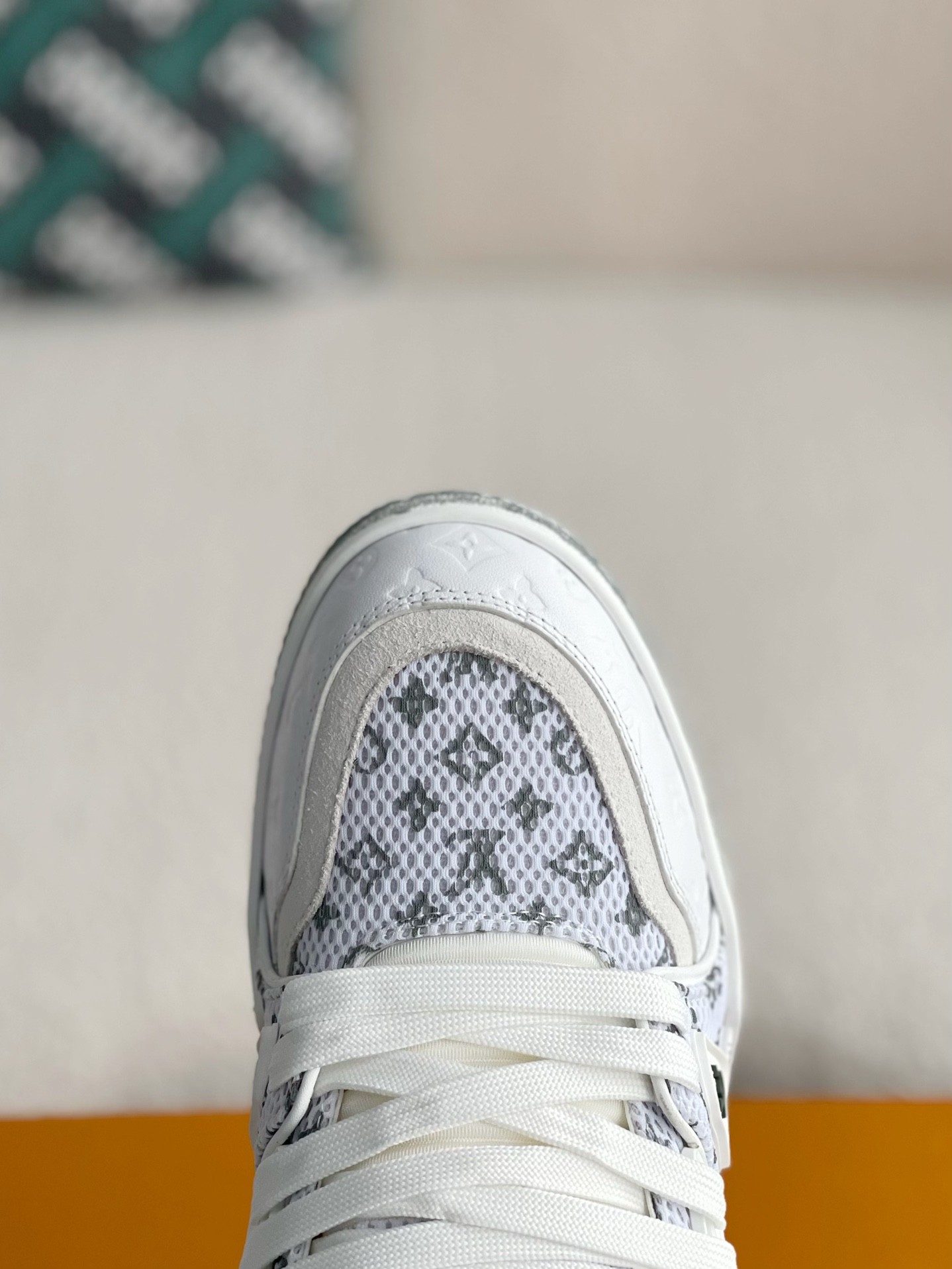 LOUIS VUITTON SNEAKERS