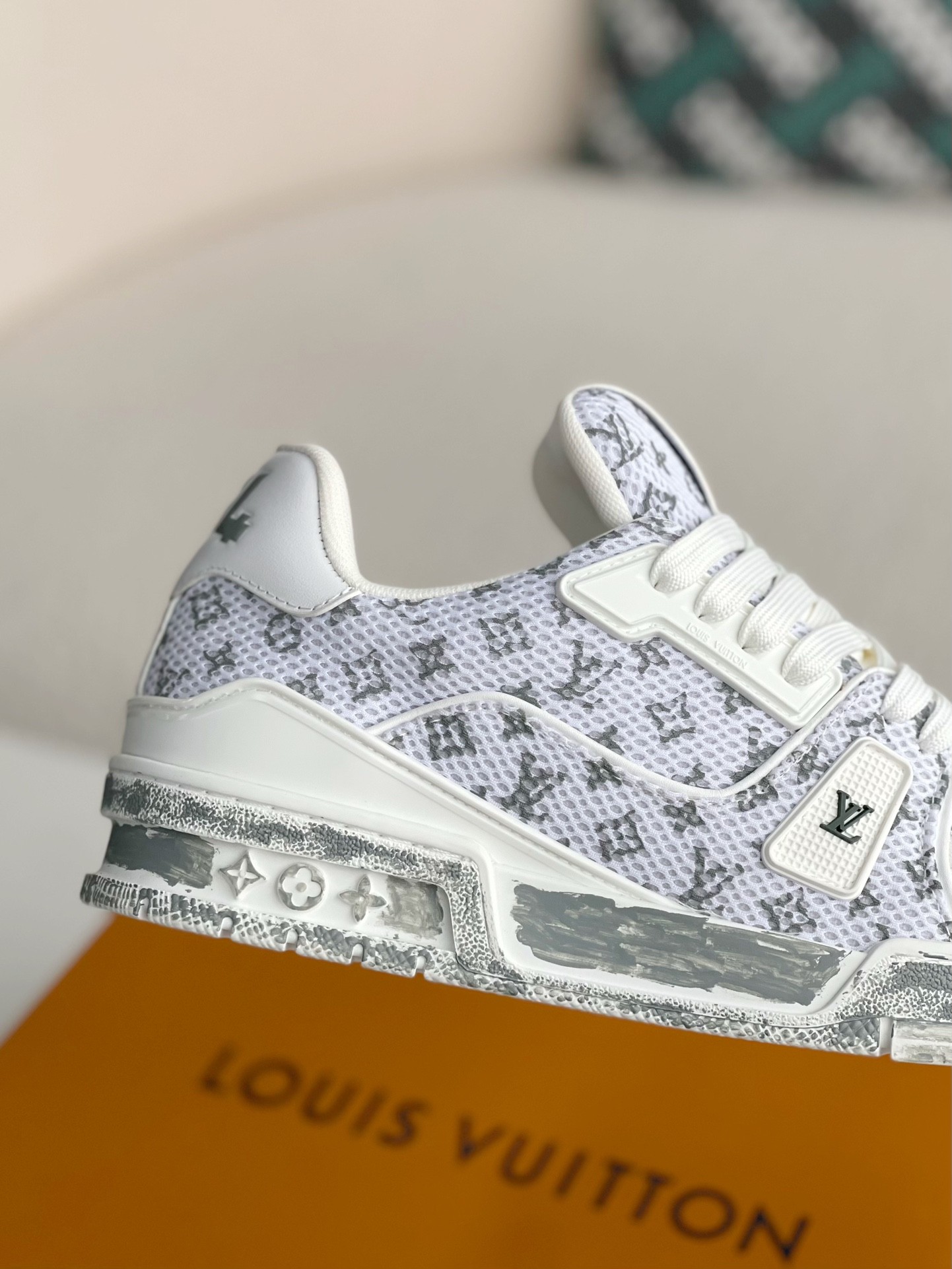 LOUIS VUITTON SNEAKERS