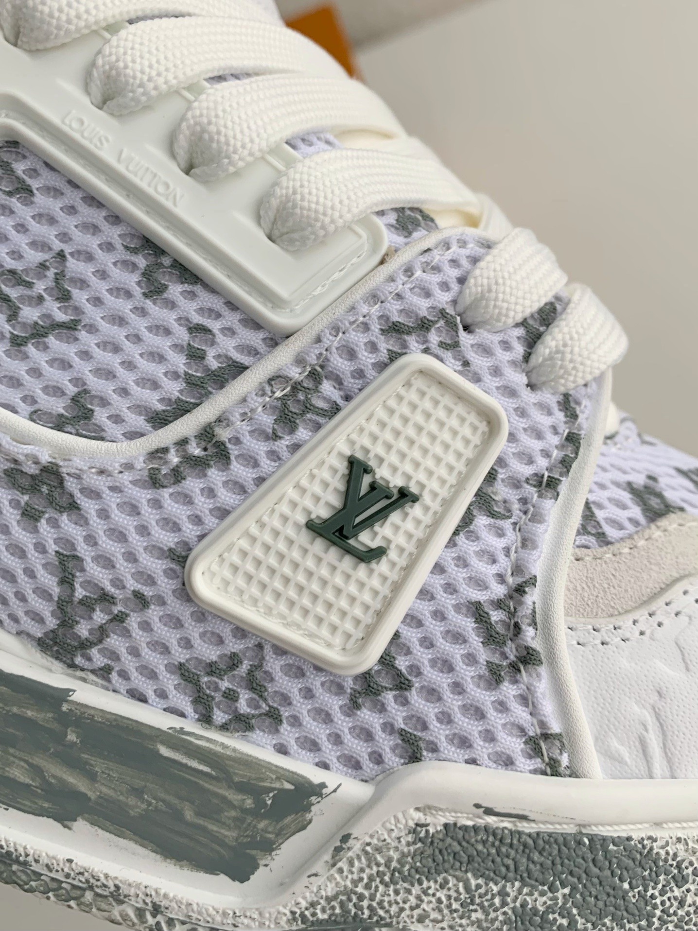 LOUIS VUITTON SNEAKERS