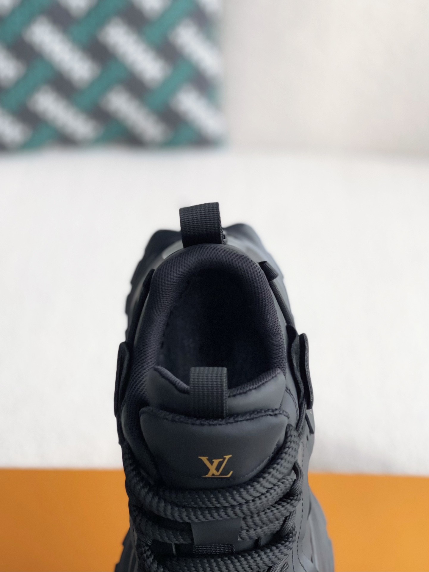 LOUIS VUITTON CASUAL SNEAKERS