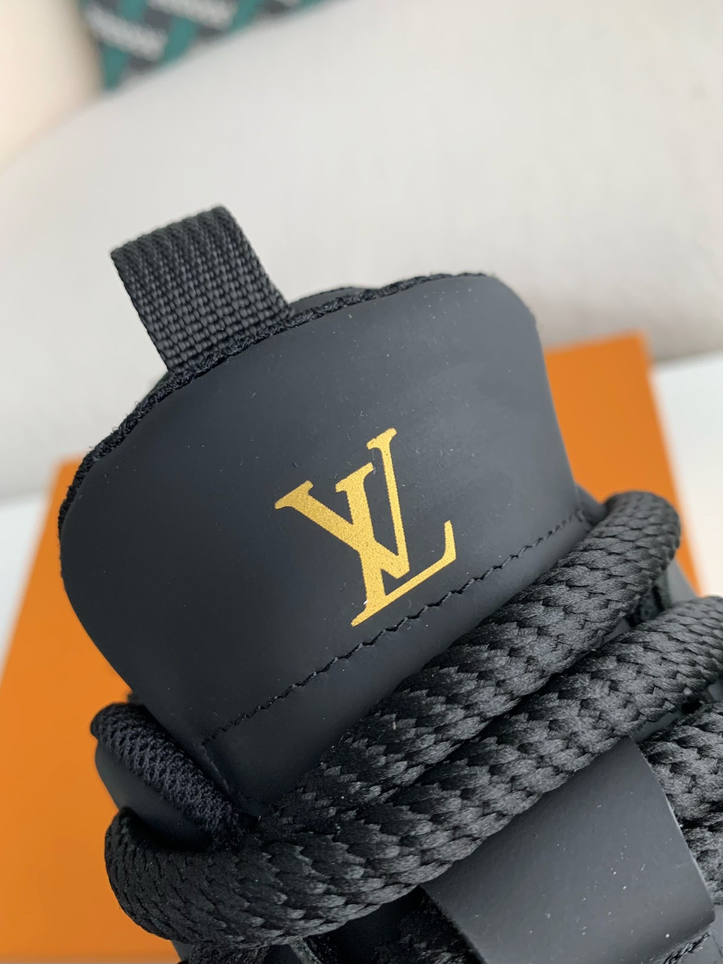 LOUIS VUITTON CASUAL SNEAKERS