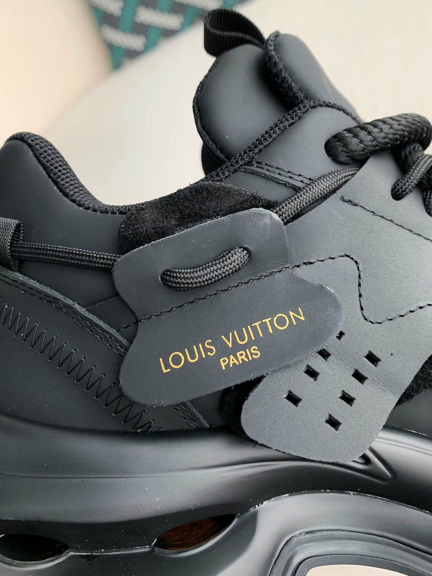 LOUIS VUITTON CASUAL SNEAKERS