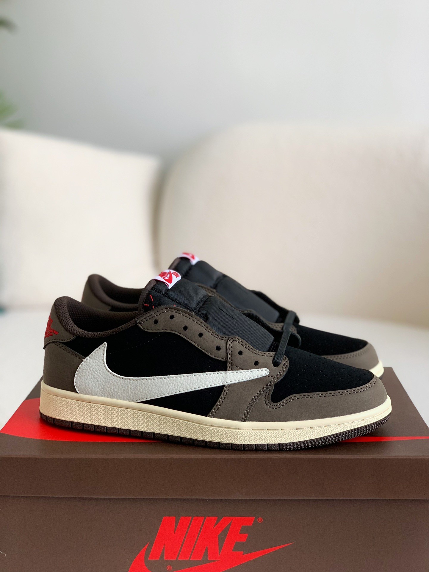 Nike AirJordanl x TravisScott AI Low