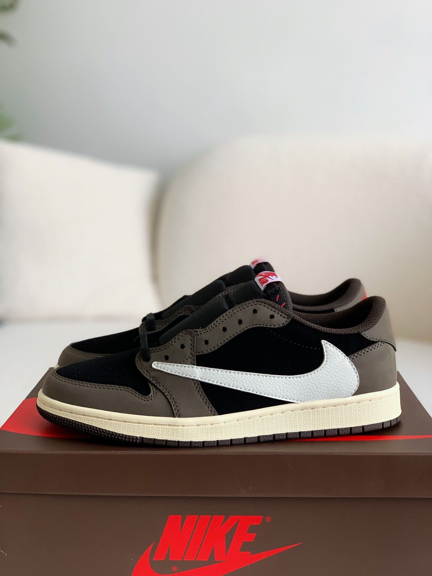 Nike AirJordanl x TravisScott AI Low