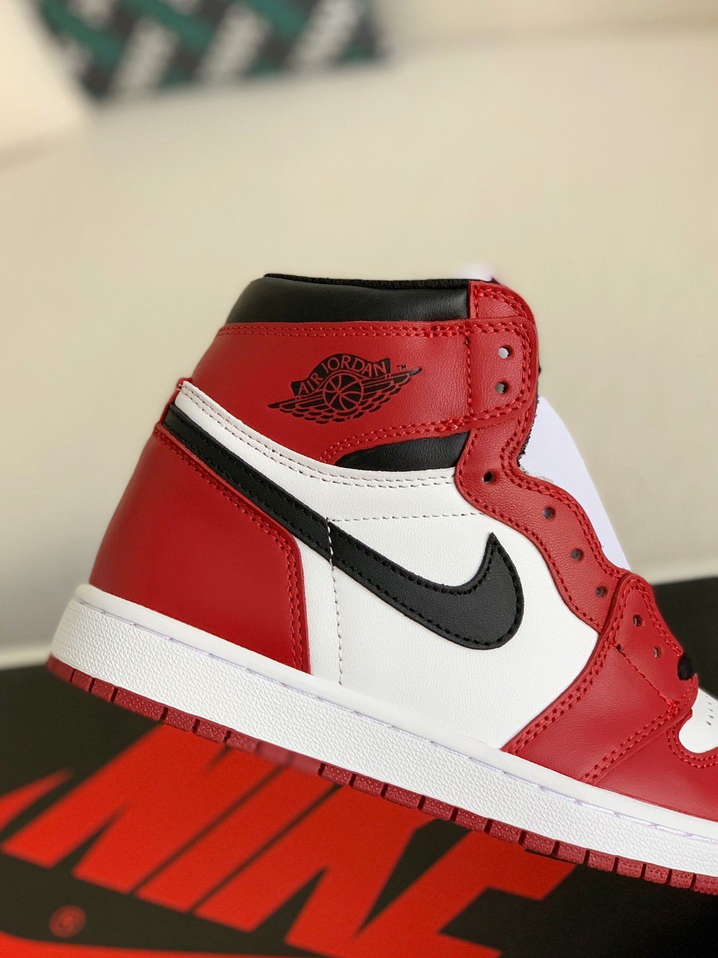 Nike Air Jordan 1 Retro High OG Bred Toe