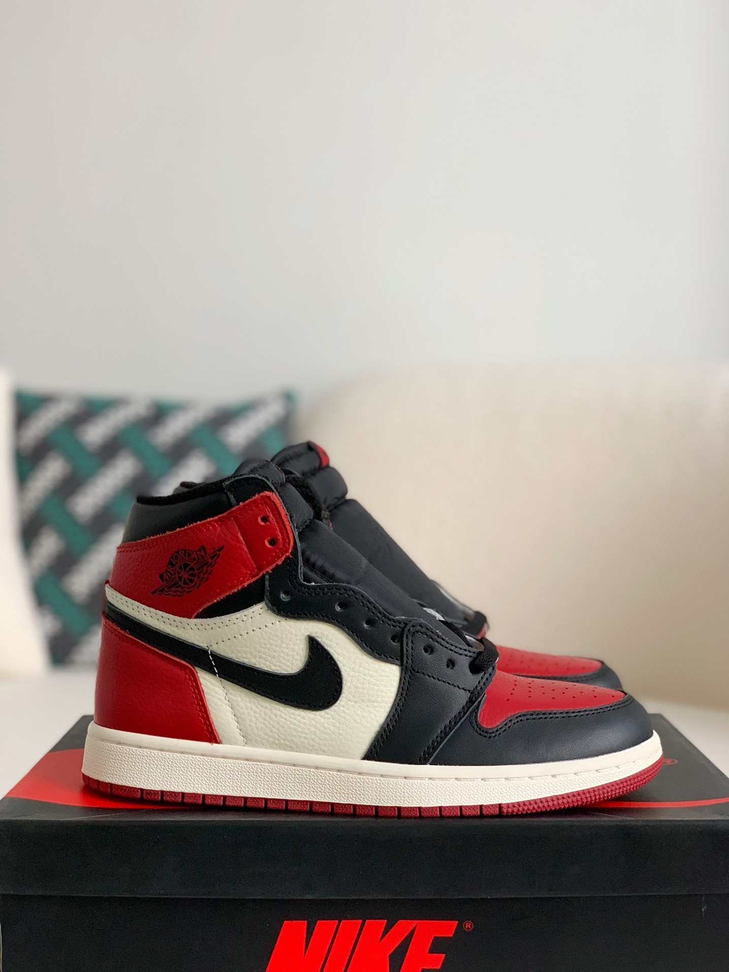 Air Jordan 1 Retro High OG Bred Toe